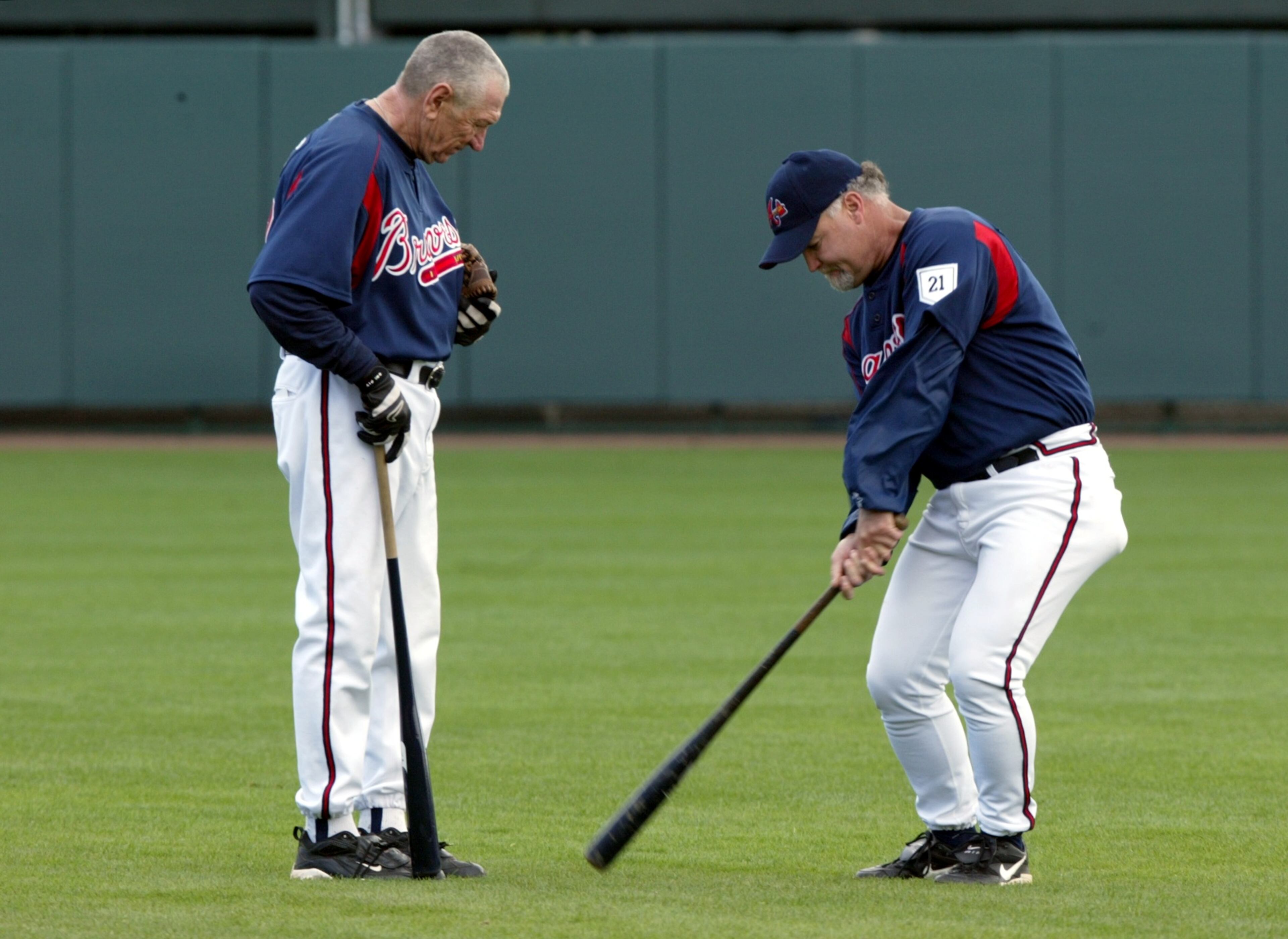 040226 - LAKE BUENA VISTA, FL -- Atlanta Braves coach Bobby Dews, left, checks out the golf swing of fellow coach Glenn Hubbard following practice at Disney's Wide World of Sports in Lake Buena Vista, FL on February 26, 2004. (BRANT SANDERLIN/AJC staff)