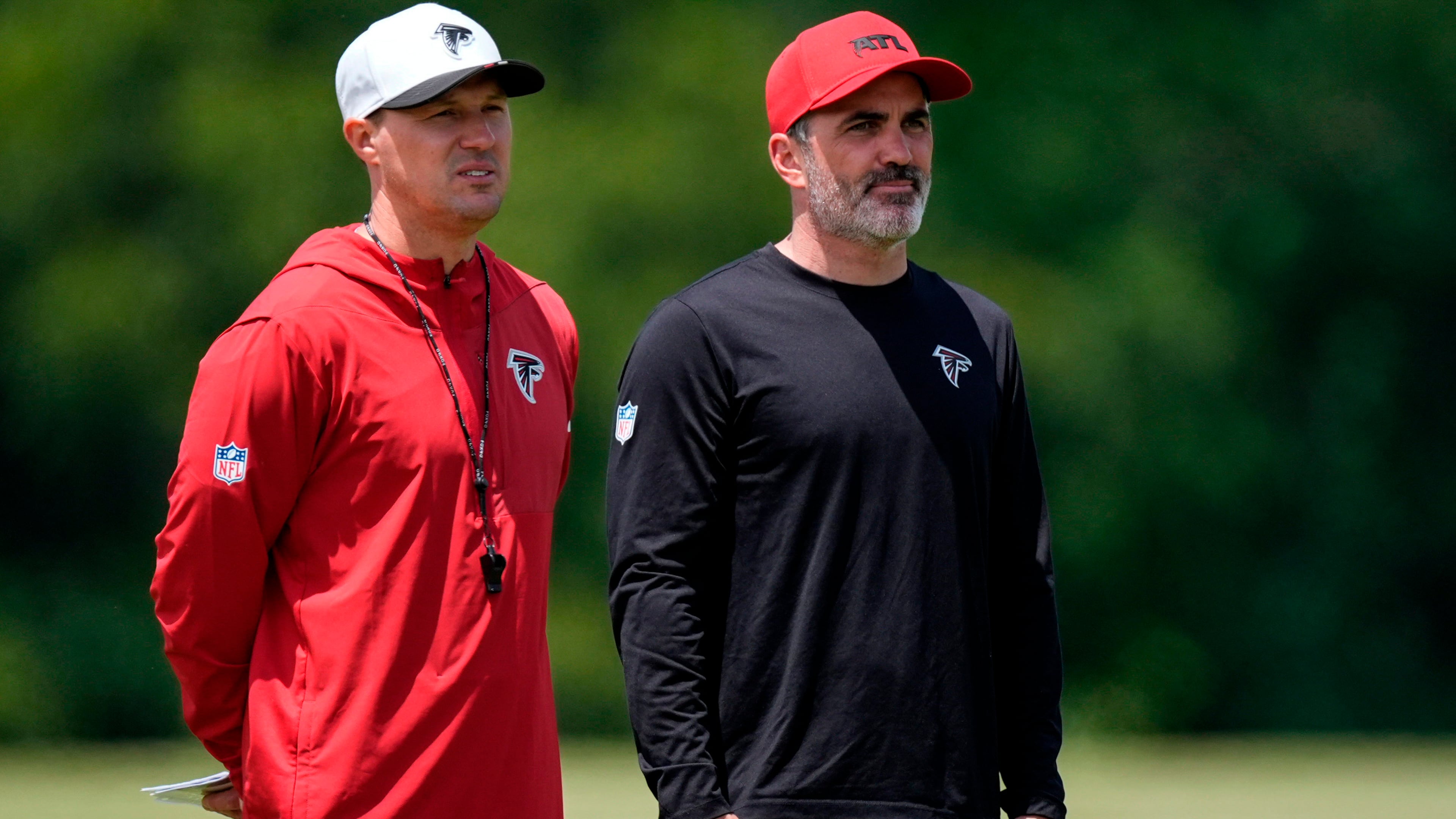 Falcons head coach Kevin Stefanski (right) watches players work out during rookie minicamp on Friday, May 8, 2026, in Flowery Branch. (Mike Stewart/AP)