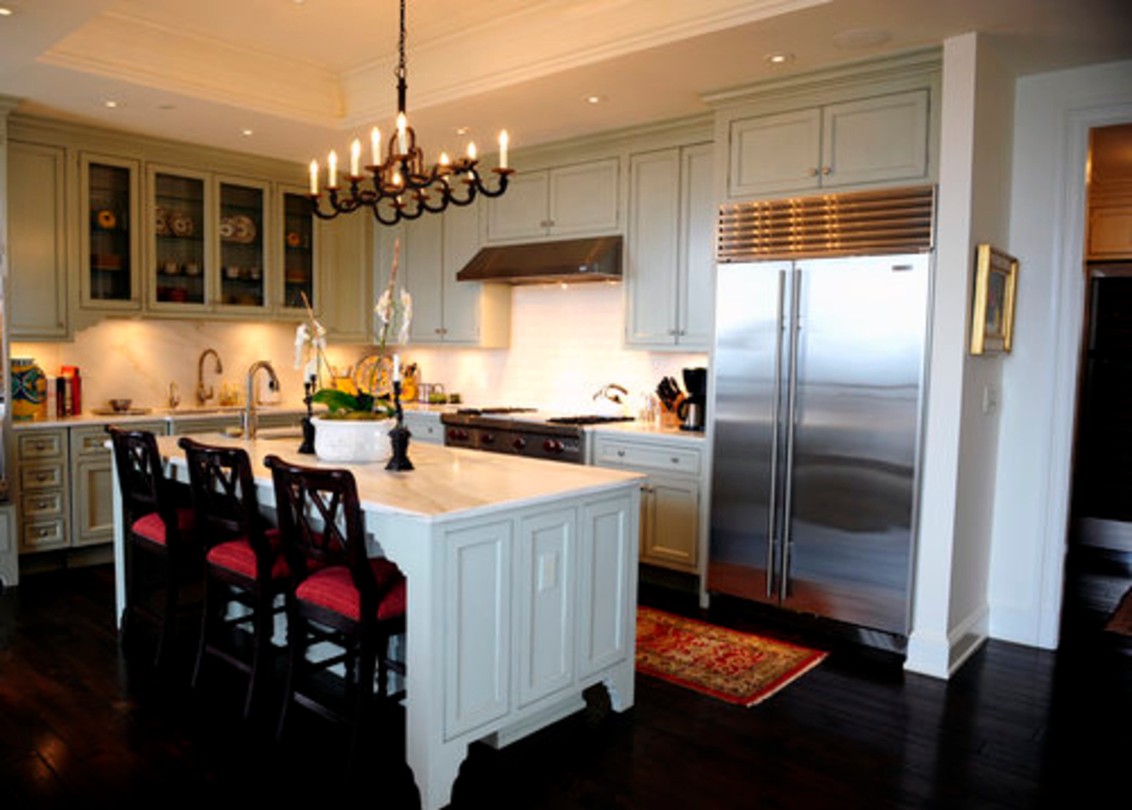 The kitchen is well-equipped for entertaining sizable gatherings, which Terwilliger frequently hosts. Appliances include three refrigerators and two dishwashers. In addition to charitable and corporate events, Terwilliger also holds political fundraisers in his penthouse. The unit can comfortably accommodate as many as 100 guests.