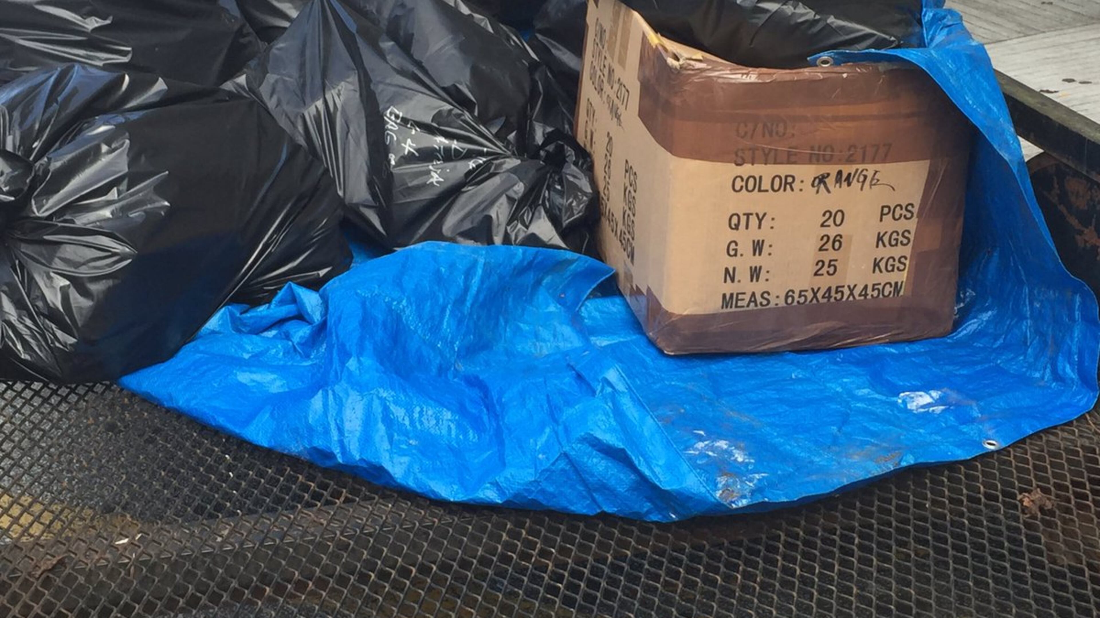 Police and federal agents raided The Discount Mall on Godby Road on Monday. (Credit: Channel 2 Action News)