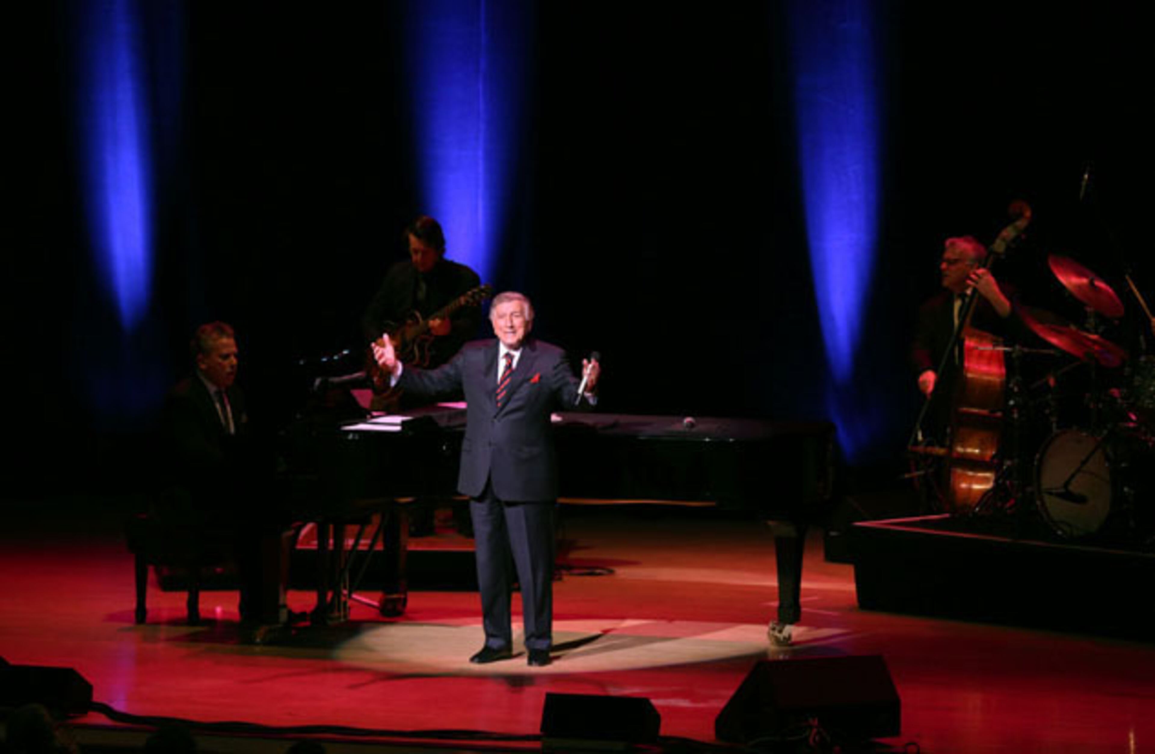 #4 of #19. PLEASE KEEP IN SEQUENTIAL ORDER FOR THE CONTINUITY OF THE GALLERY.
-- Tony Bennett sings "This Is All I Ask."
Ninety-year old musical icon Tony Bennett entertained a sold out crowd at Symphony Hall on Tuesday, February 21, 2017; his daughter, jazz singer Antonia Bennett, opened the show.
Robb Cohen Photography & Video /RobbsPhotos.com