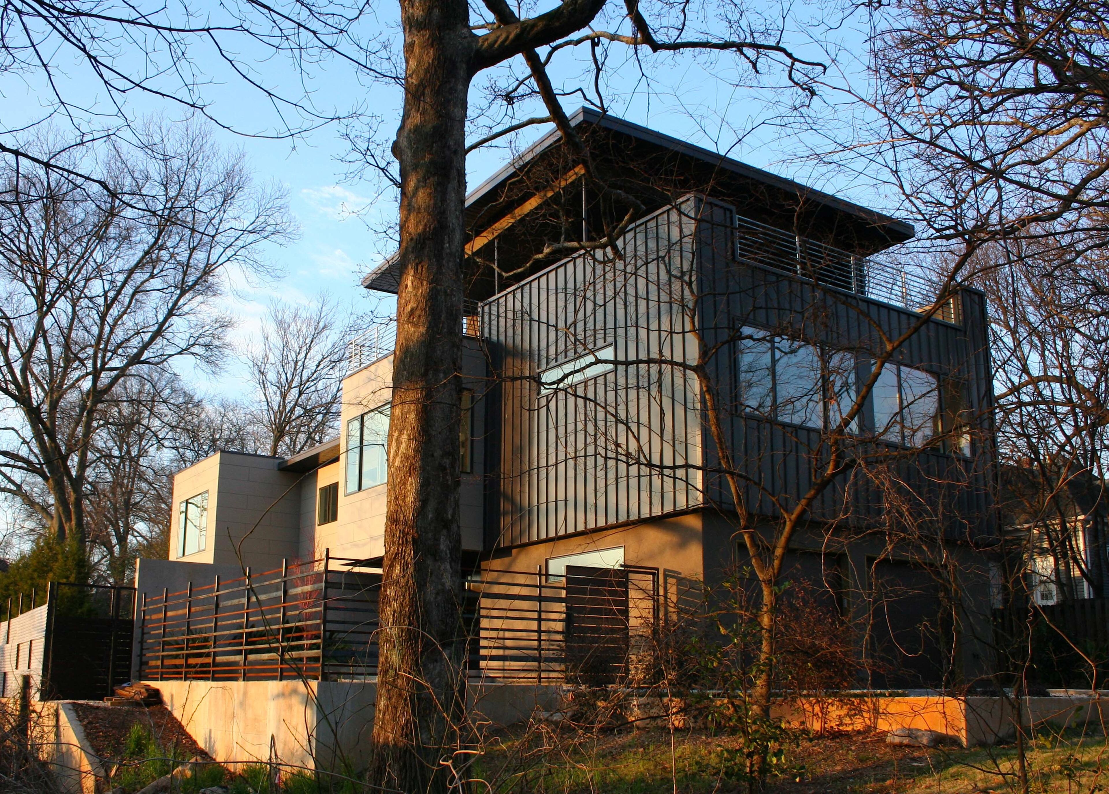 The high performance windows are strategically placed for optimal day lighting and cross ventilation. In hot weather owners have the ability to pull cool air from the courtyard, through the stairwell and out the roof.