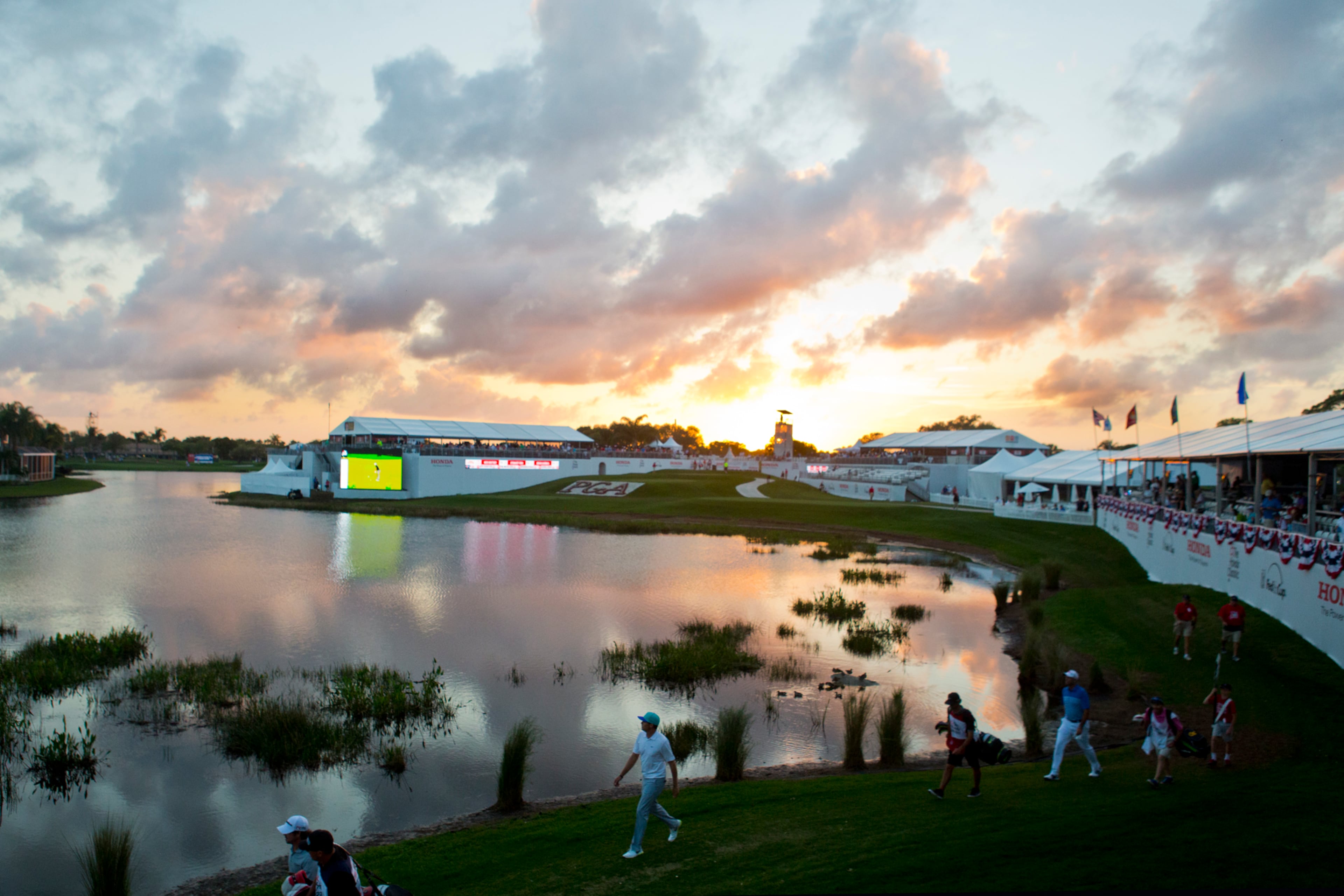 Sunset over the 17th hole during the final round of the Honda Classic at PGA National in Palm Beach Gardens on March 1, 2015. (Brianna Soukup / Palm Beach Post)