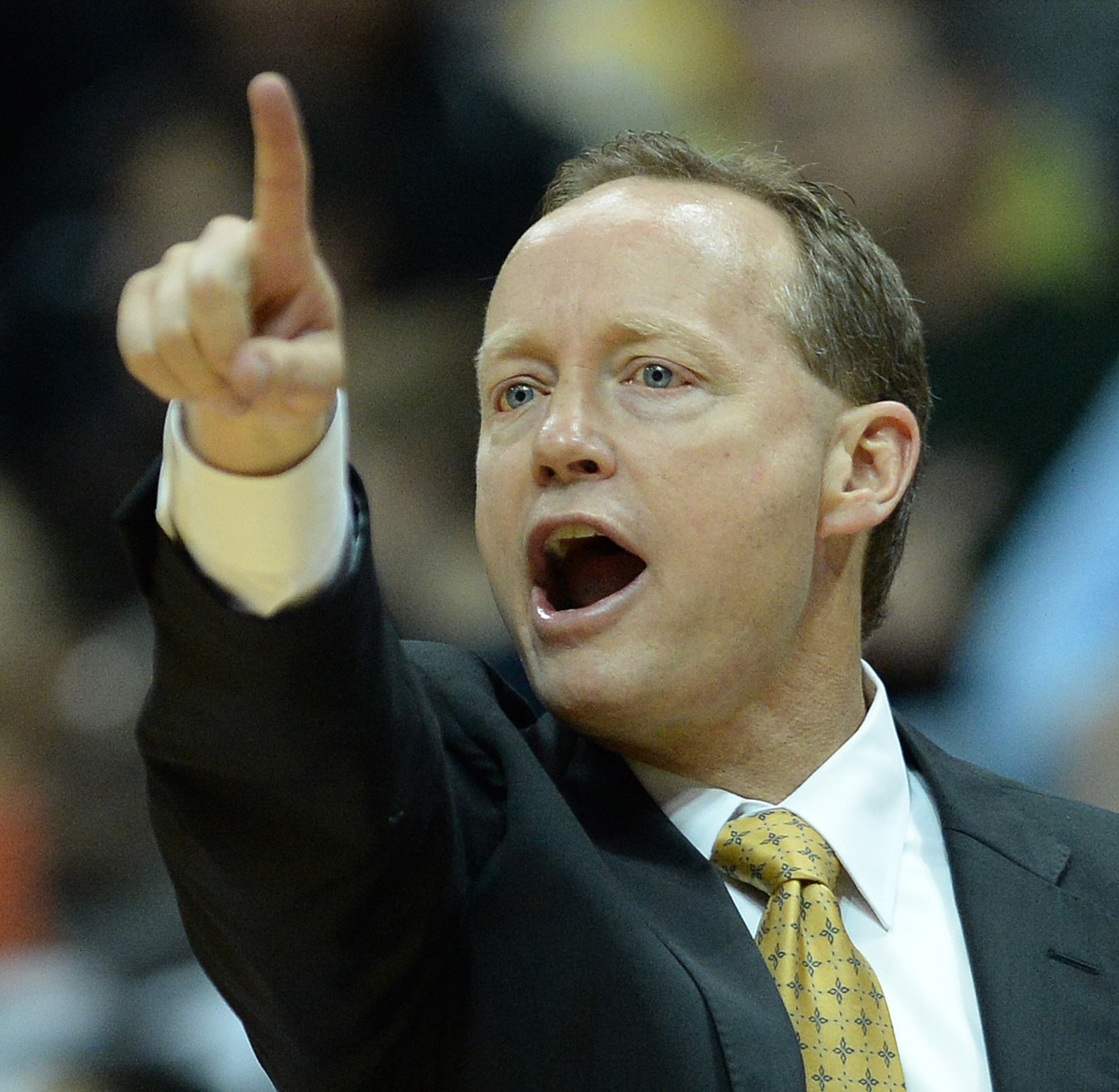 Hawks coach Mike Budenholzer points something out on Friday, November 1, 2013. JOHNNY CRAWFORD / JCRAWFORD@AJC.COM