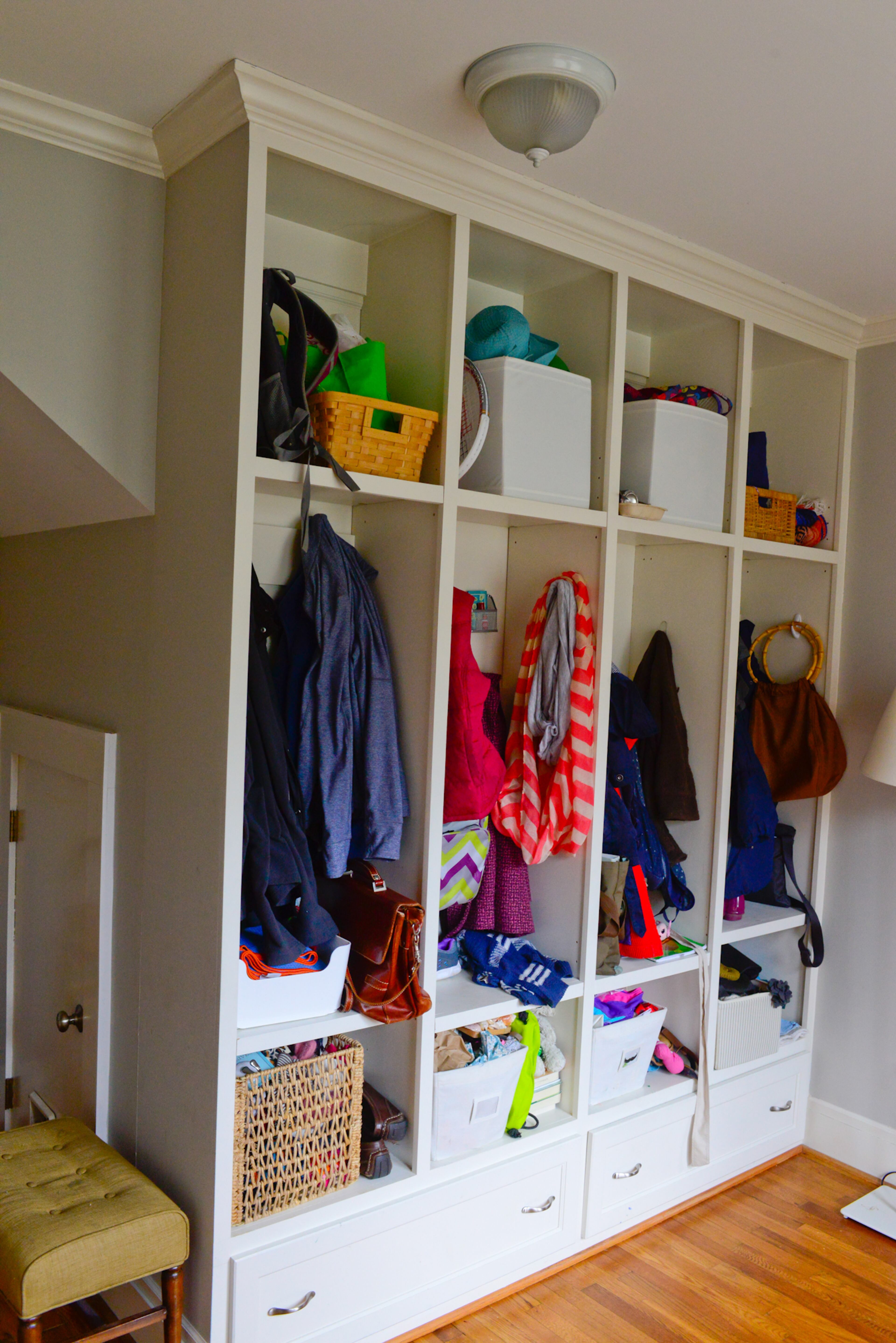 A built-in system by Jean-Pierre Marsaudon makes the mudroom a functional space, able to hold baskets, jackets, bags and more.