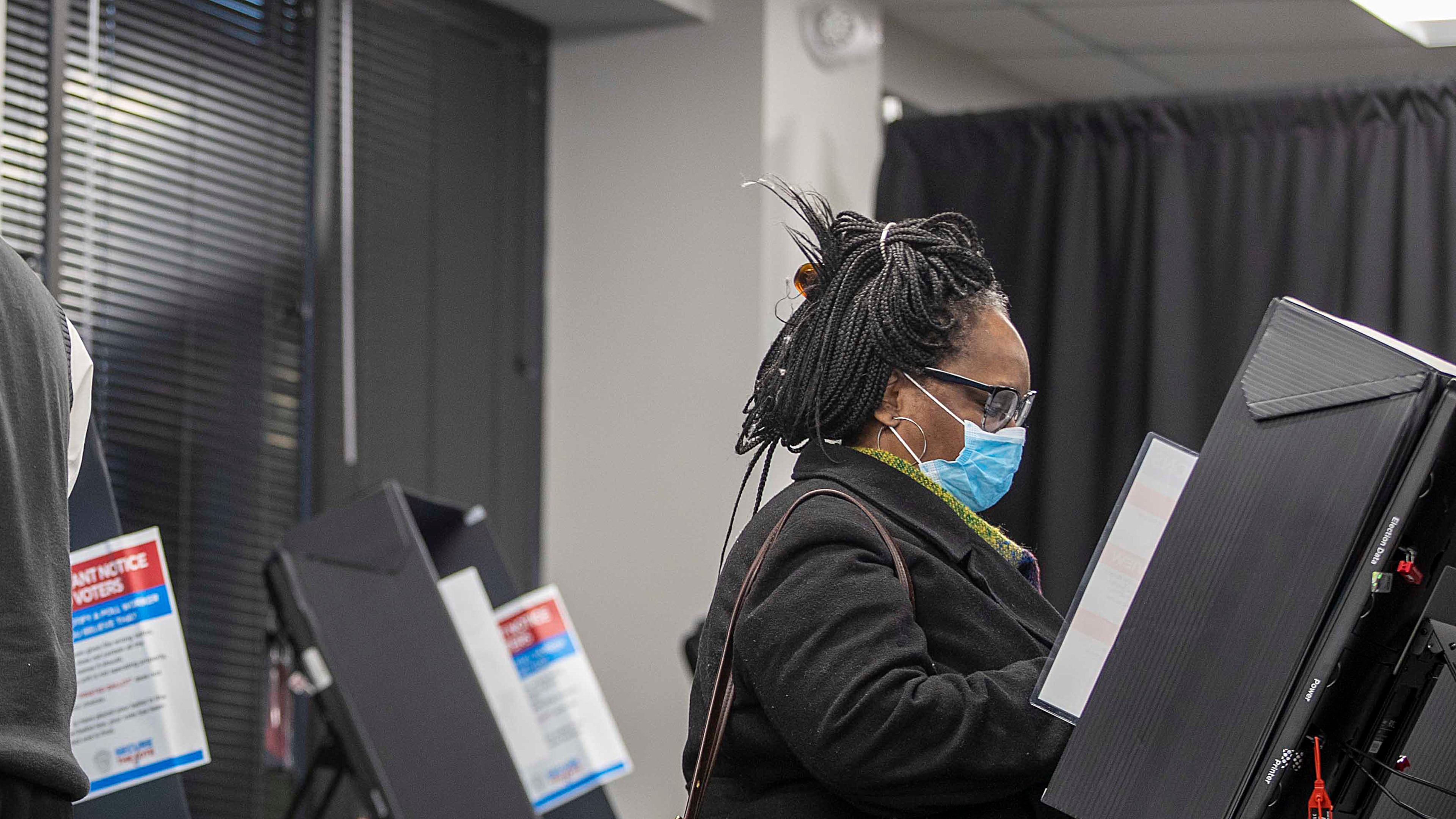 12/14/2020 — Marietta, Georgia — Cobb County residents cast their ballots during early voting at the Cobb County Elections and Voter Registration Office in Marietta, Monday, December 14, 2020. (Alyssa Pointer / Alyssa.Pointer@ajc.com)