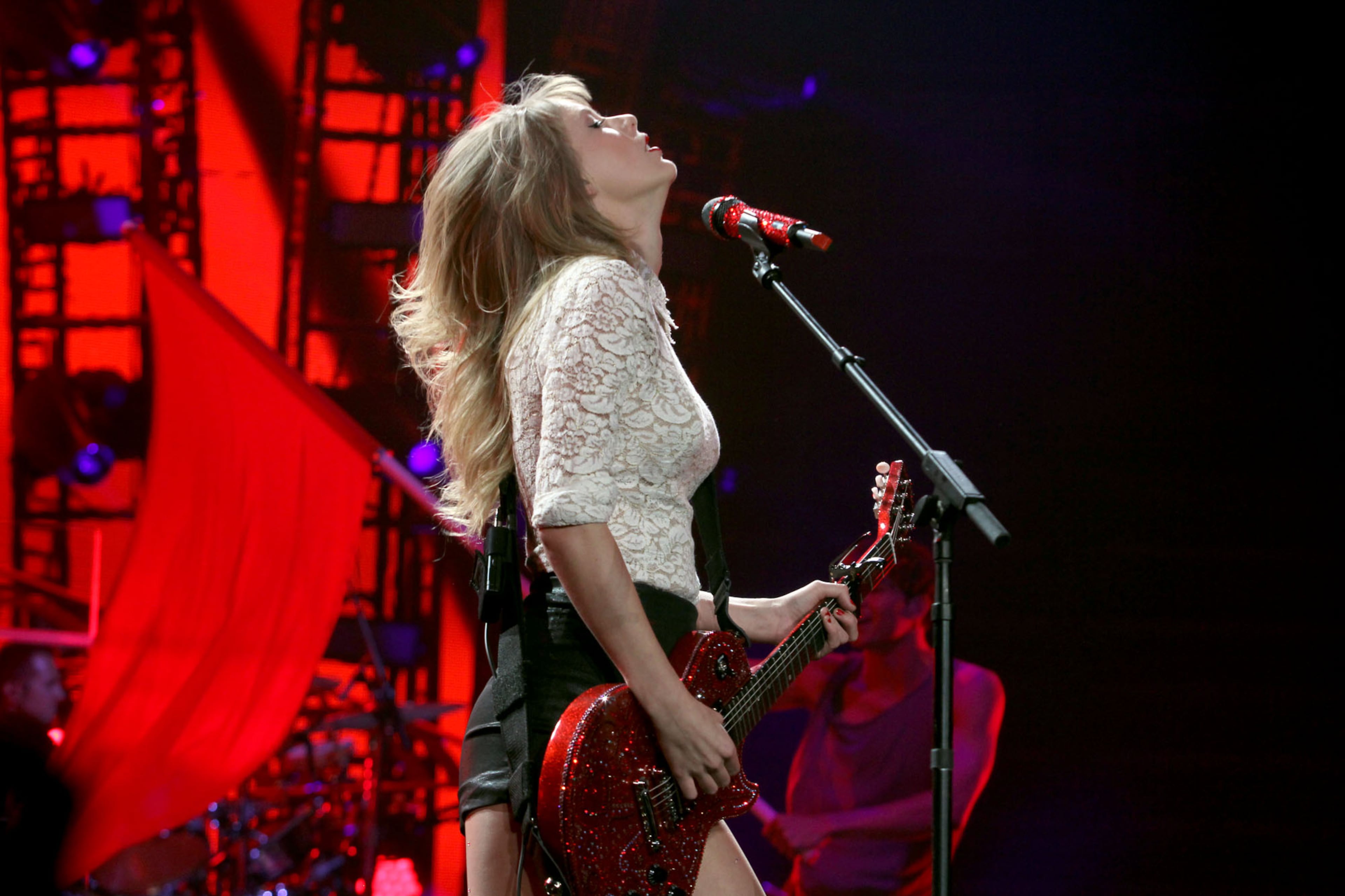 041813 -ATLANTA -- Taylor Swift struts her stuff with a blazing red guitar on a red-themed stage before a sold-out audience on her RED Tour at the Philips Arena. (Akili-Casundria Ramsess/Special to the AJC)