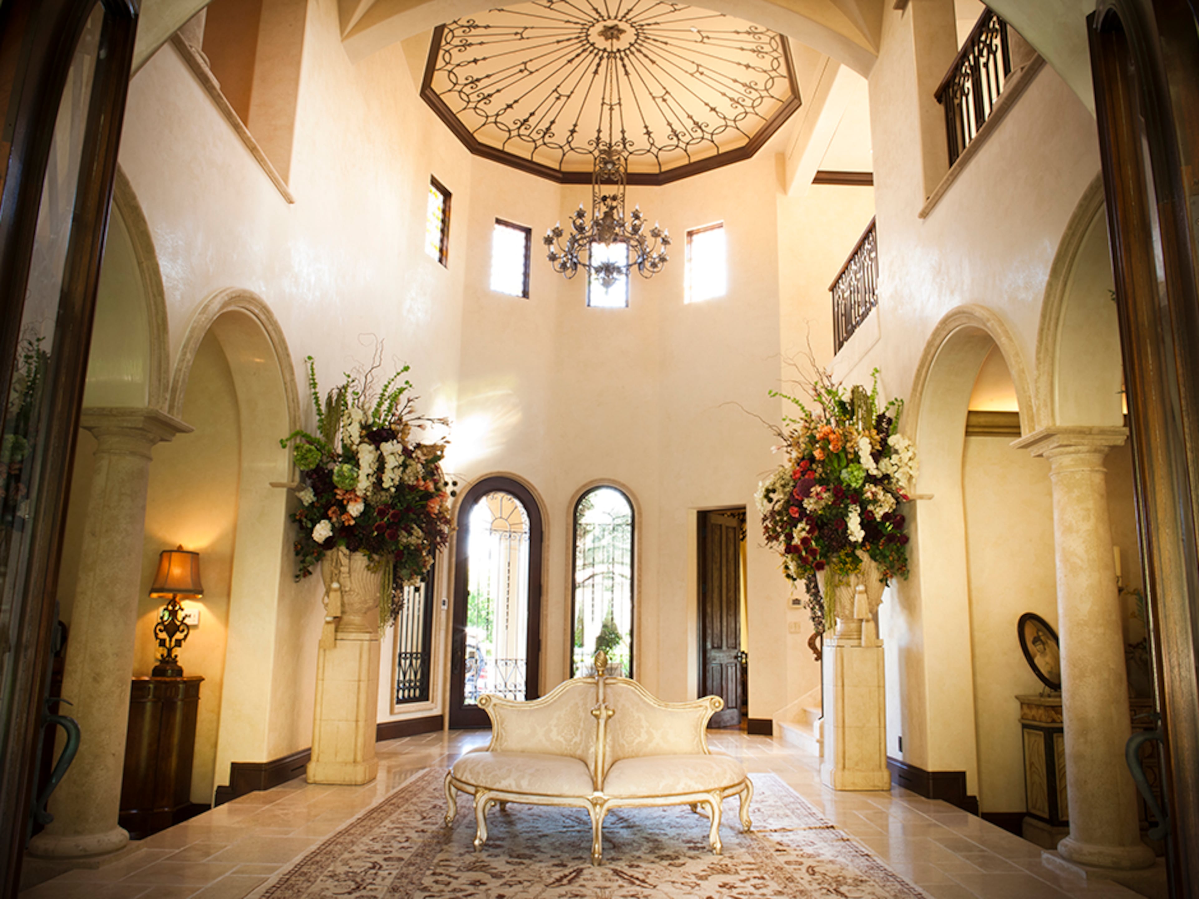 Former San Francisco Giants left fielder Barry Bonds is selling his 17,100-square-foot Beverly Park, Los Angeles, estate for $25 million. According to the listing by The Agency, the home has seven bedrooms, 13 baths, a 12-seat theater, a jacuzzi, a pool, an outdoor kitchen and a 2,100-square-foot sports court. For more details, visit http://www.toptenrealestatedeals.com/homes/weekly-ten-best-home-deals/2013/4-2-2013/.