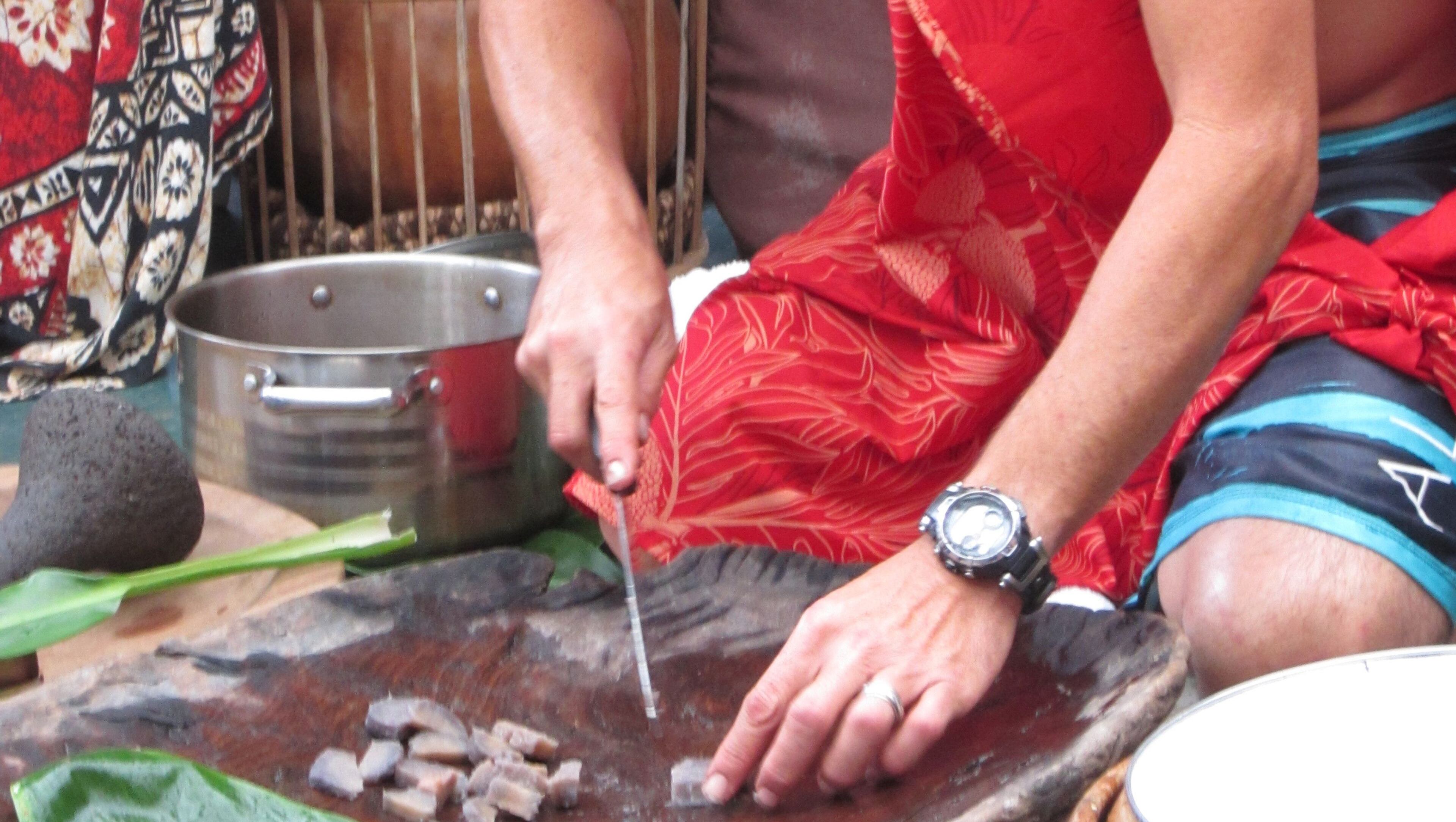 Greg Solatorio demonstrates how to make poi the traditional way during an Un-Cruise visit to Halawa Valley. (Kathy Witt/TNS)