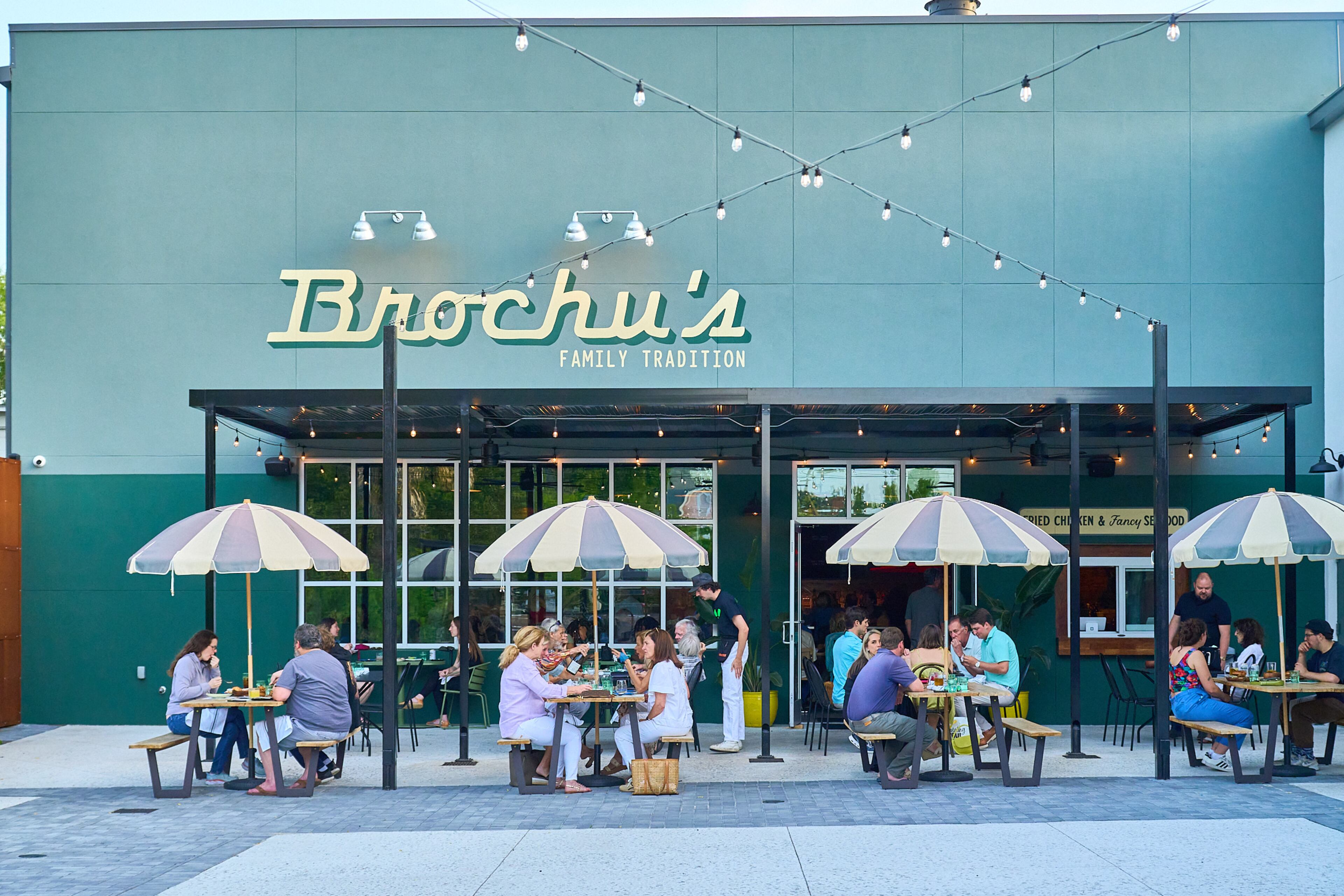The patio at Brochu's Family Tradition offers dining on umbrella-covered picnic tables. While the dining room requires reservations, the patio and bar are first come, first served. / Photo by John Park