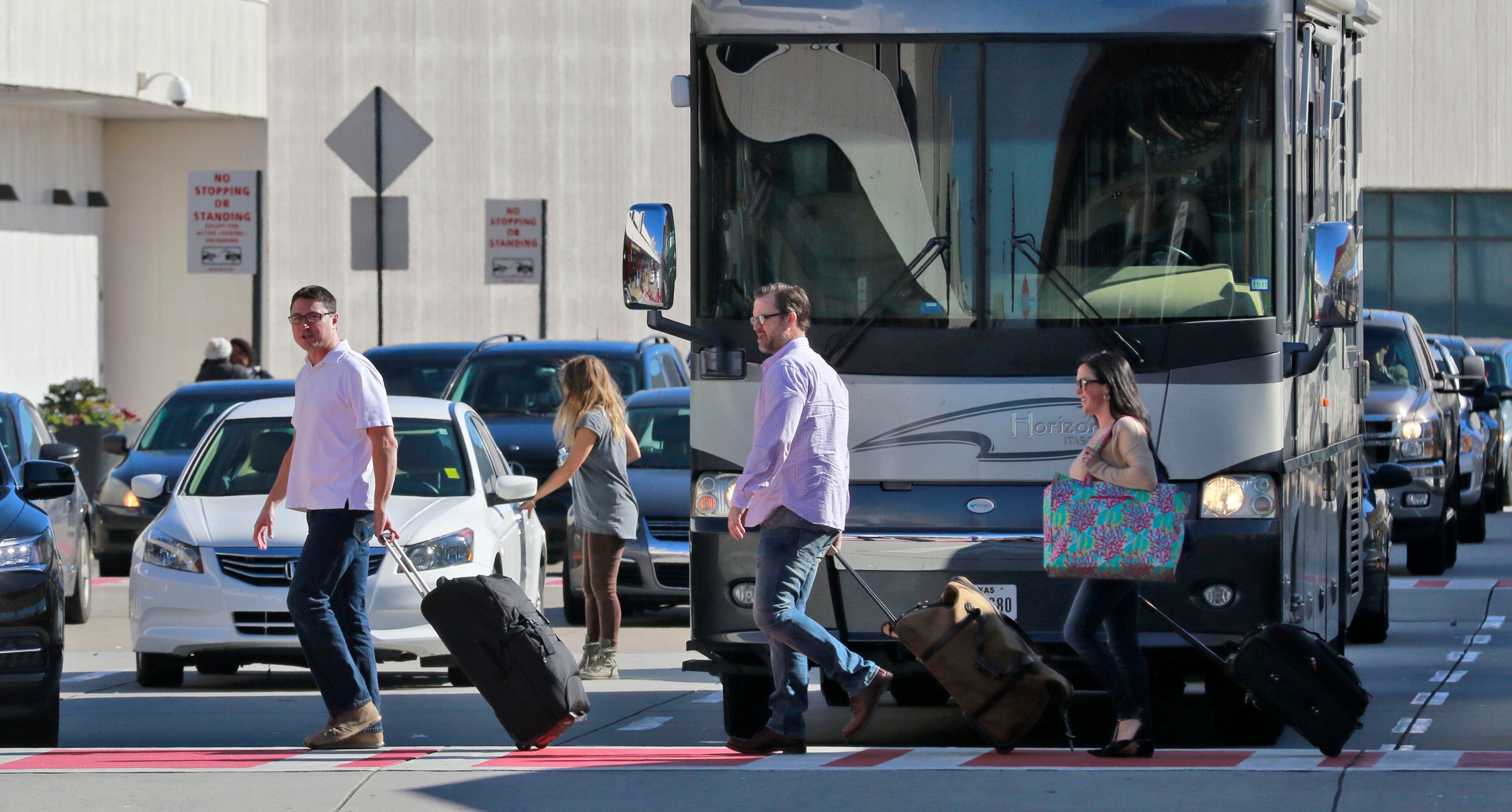 Traffic is backed up at the South Terminal for departing passengers. Record crowds are expected along with long lines and delays at Hartsfield-Jackson Atlanta International Airport, the world's busiest airport, which is forecasting some of the biggest increases in traffic it has seen in years. BOB ANDRES / BANDRES@AJC.COM