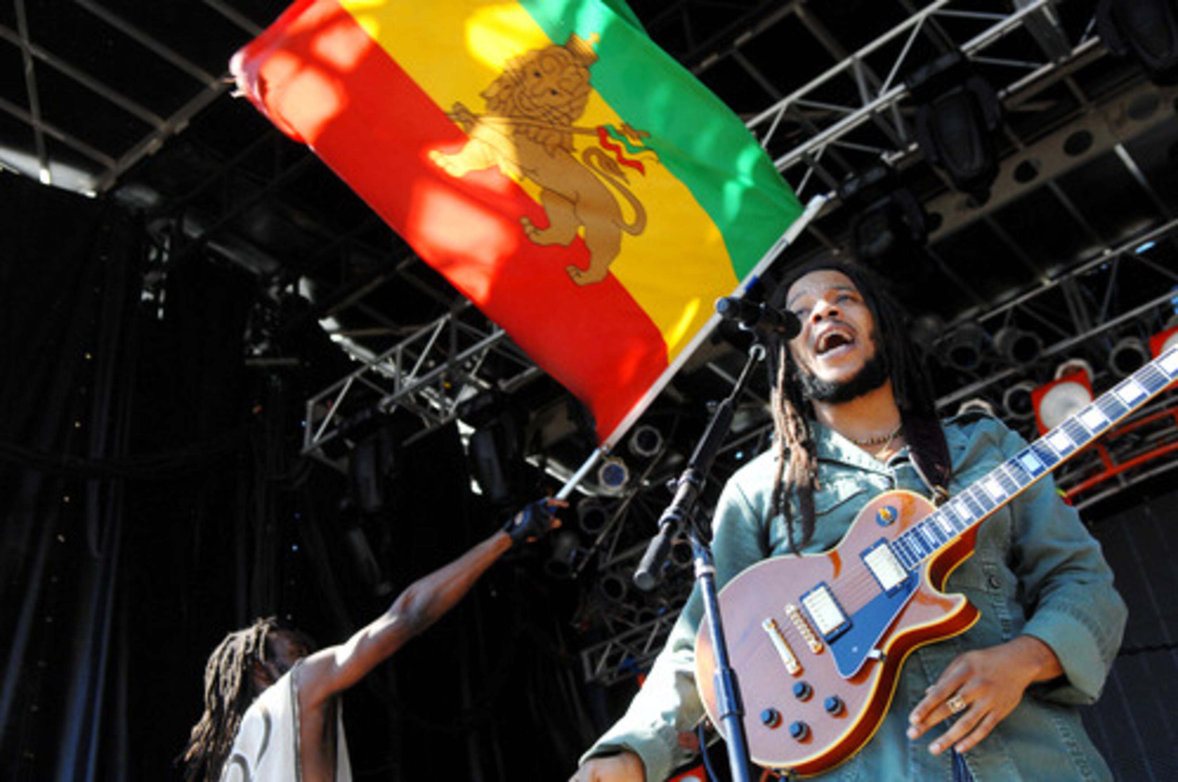 Reggae artist Stephen Marley helps get a good groove going on Friday.