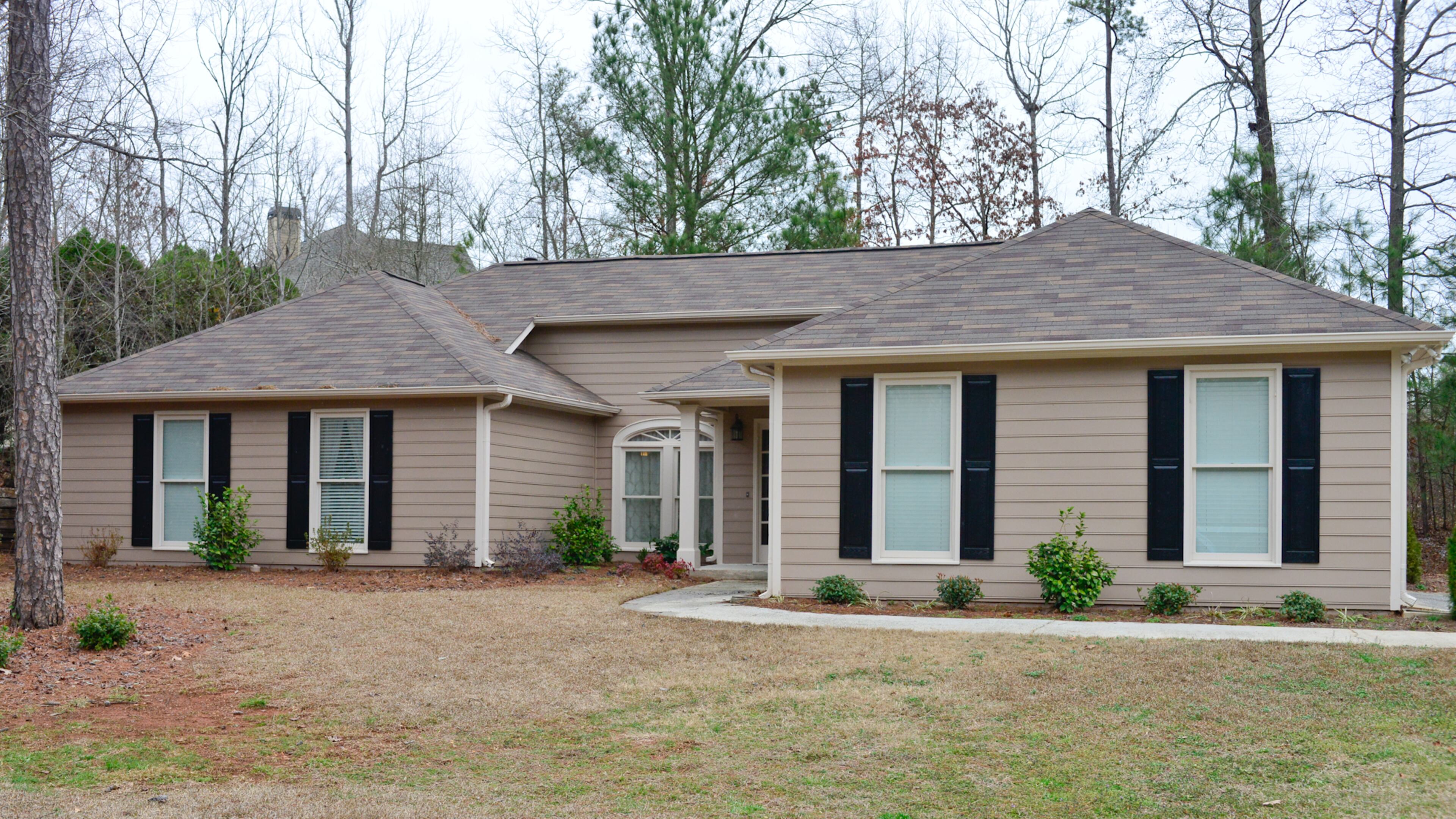 092712 Atlanta,GA: Stanford andJoanne Miller(cq) sale story home photo: 995 Arbor Forest Way, Marietta.(Christopher Oquendo/Special)