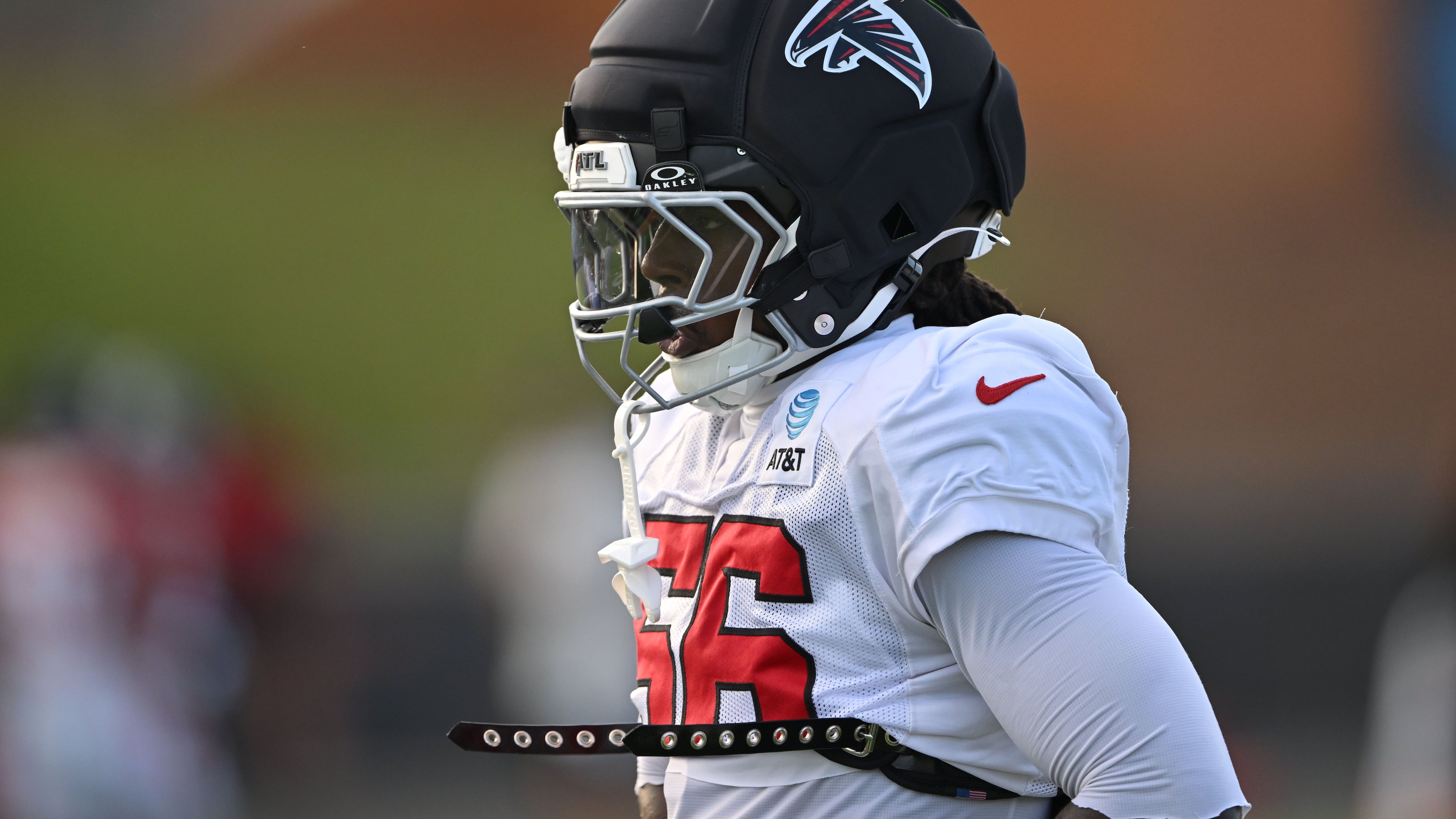 Atlanta Falcons Harold Perkins Jr. (56) takes a short break during the Atlanta Falcons' Saturday Night Lights practice at Lanier High School on Saturday, Aug. 8, 2026, in Sugar Hill. (Hyosub Shin/AJC)