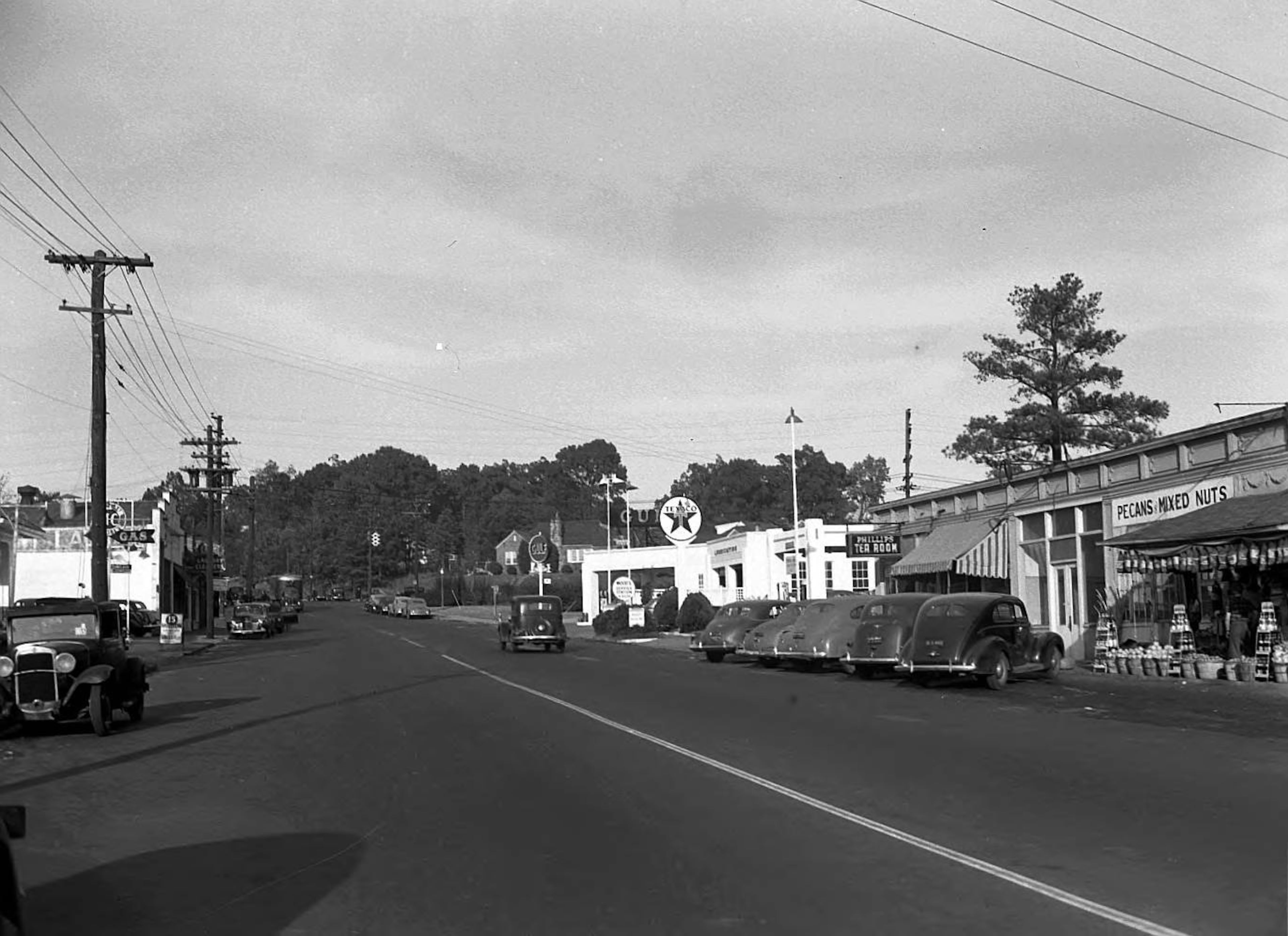Service station at 1535 Piedmont Avenue, Atlanta, Georgia, November 3, 1944. LBGPNS10-137a, Lane Brothers Commercial Photographers Photographic Collection, 1920-1976. Photographic Collection, Special Collections and Archives, Georgia State University Library.