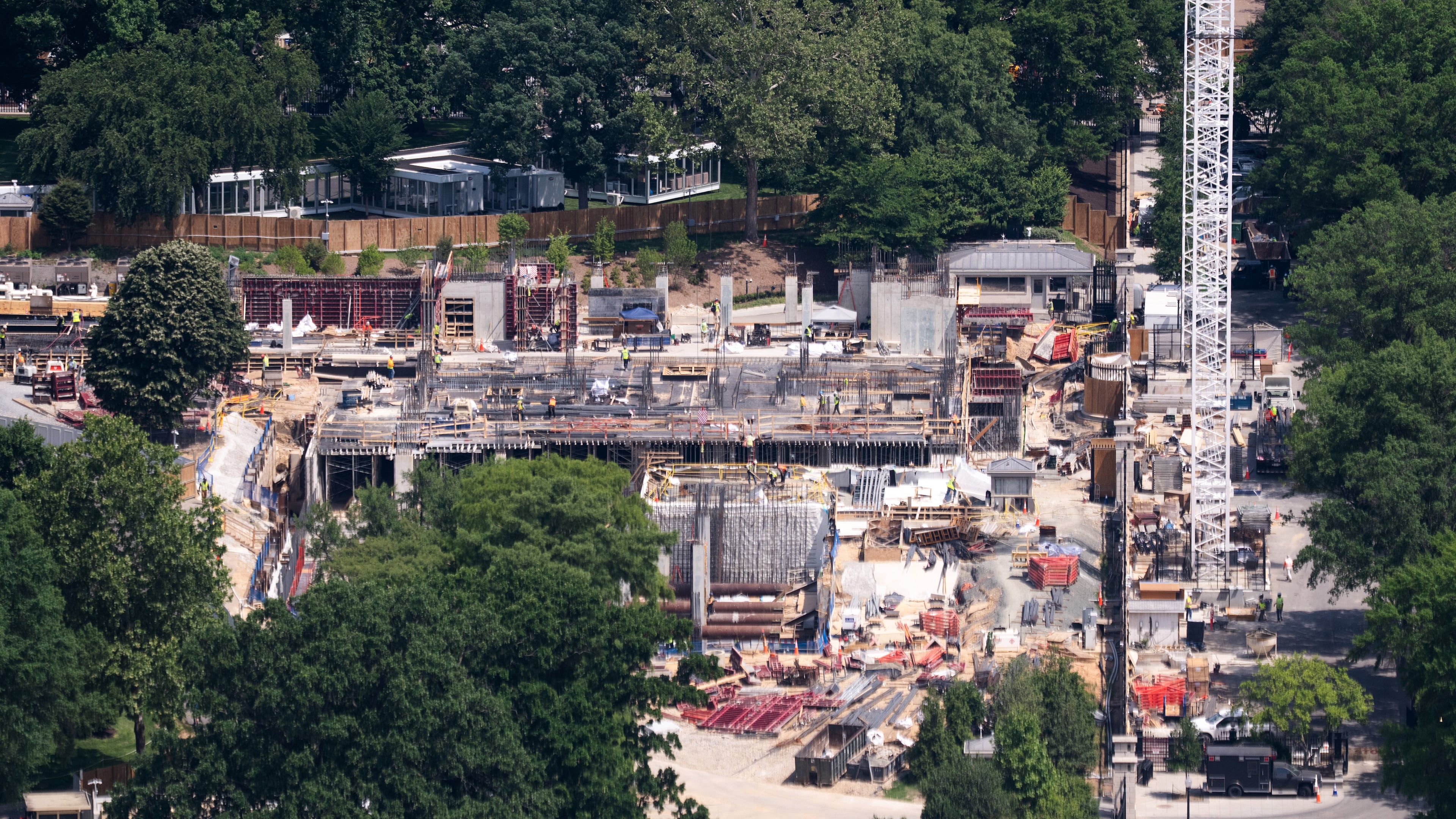 Construction on the White House Ballroom continues Friday, June 5, 2026, in Washington, as seen from the Washington Monument. (AP Photo/Allison Robbert)