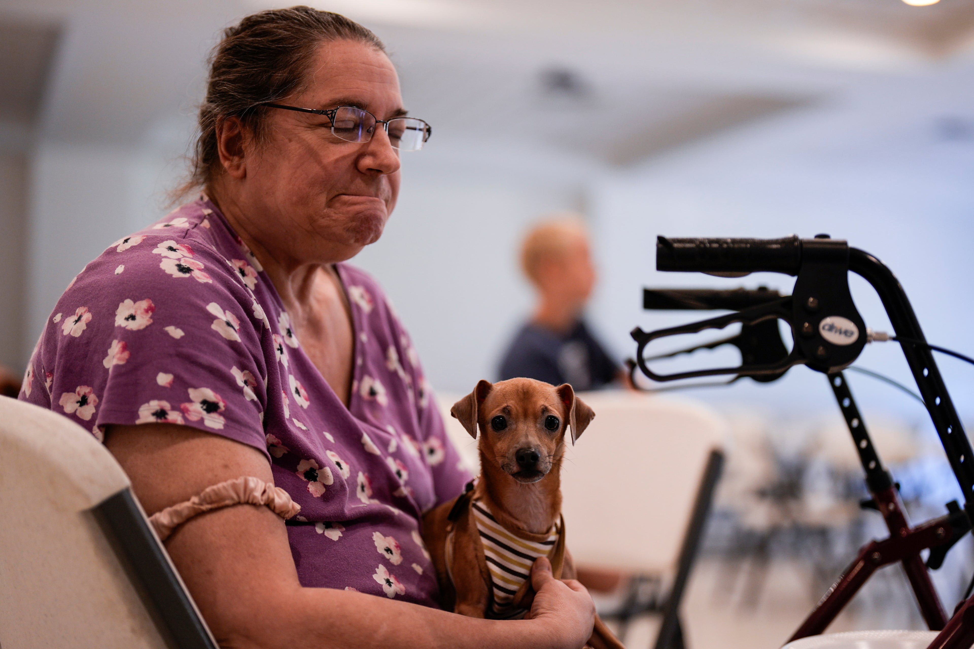 Jennifer Murphy and her dog Chip sit inside the Southside Baptist church as she is displanced by the Brantley Highway 82 fire, Friday, April 24, 2026, in Nahunta, Ga. (Mike Stewart/AP)