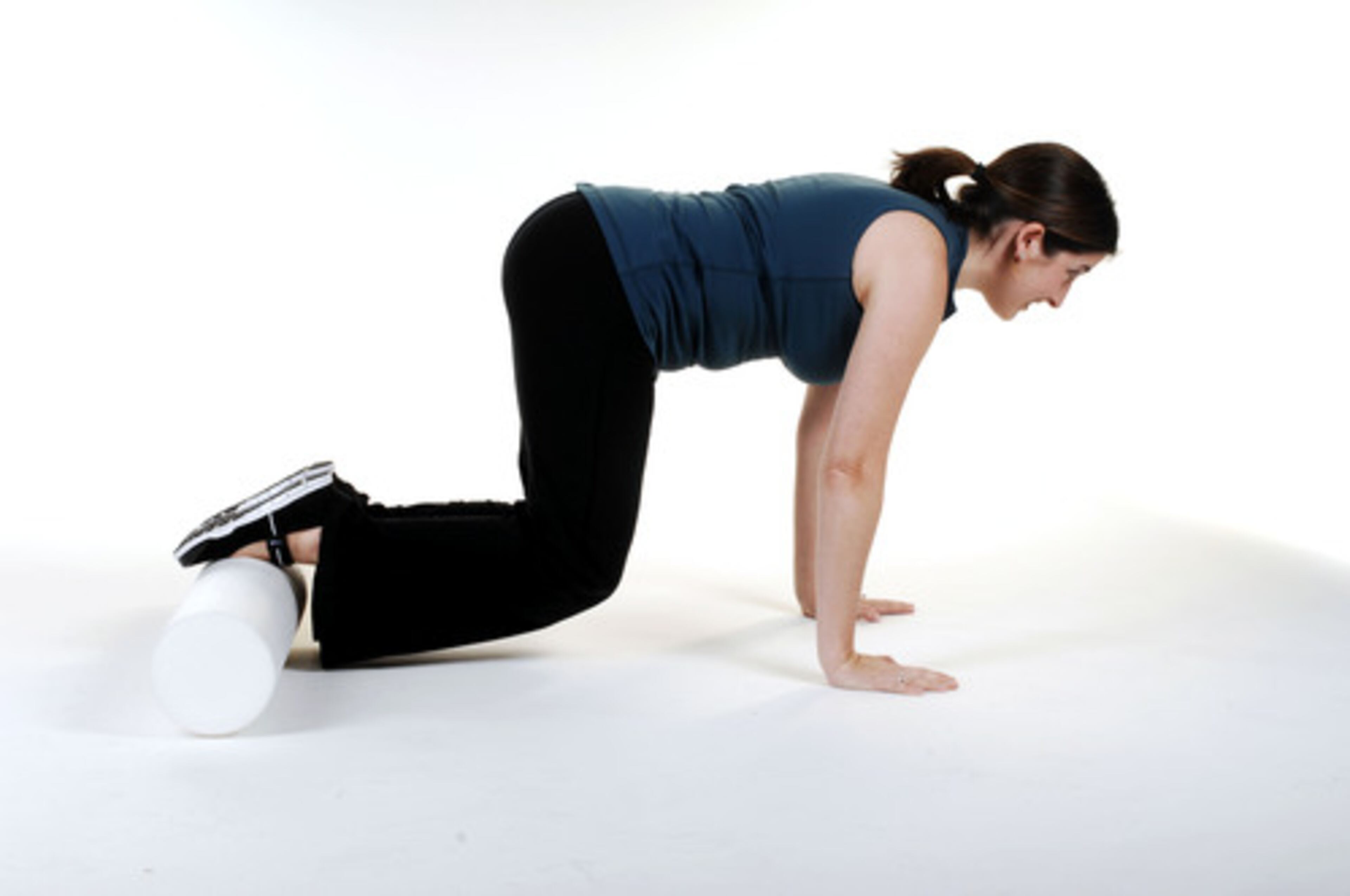 Knee stretches Start on your hands and knees with the roller underneath your ankles. Inhale to prepare.