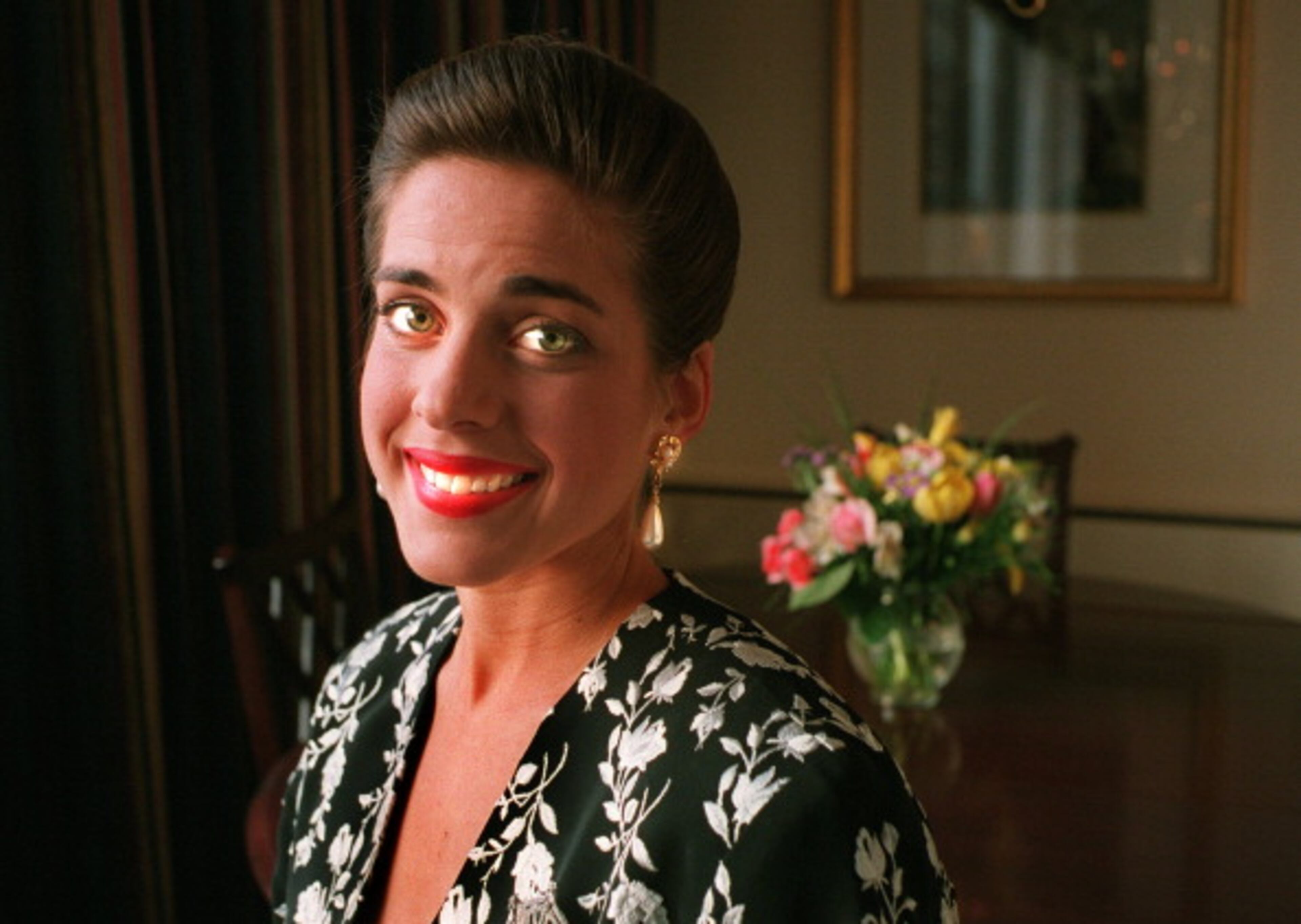 BOSTON - APRIL 29: Heather Whitestone, Miss America, in her suite at the Colonnade Hotel. Whitestone, who is deaf, was in town to pick up the Hard of Hearing's Claire Kennedy Award. (Photo by Lane Turner/The Boston Globe via Getty Images)