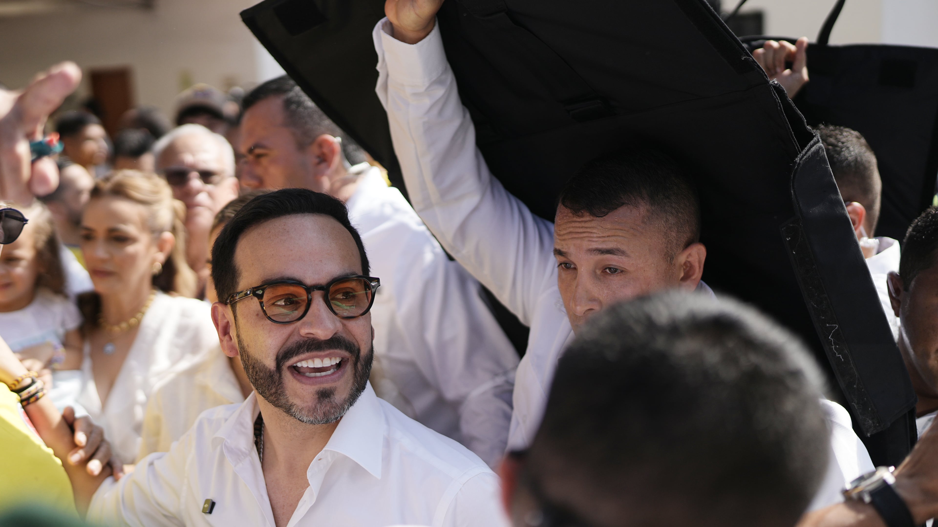 Presidential candidate Abelardo de la Espriella of the Defenders of the Motherland movement depart a polling station after voting during the presidential election in Barranquilla, Colombia, Sunday, May 31, 2026. (AP Photo/Ivan Valencia)