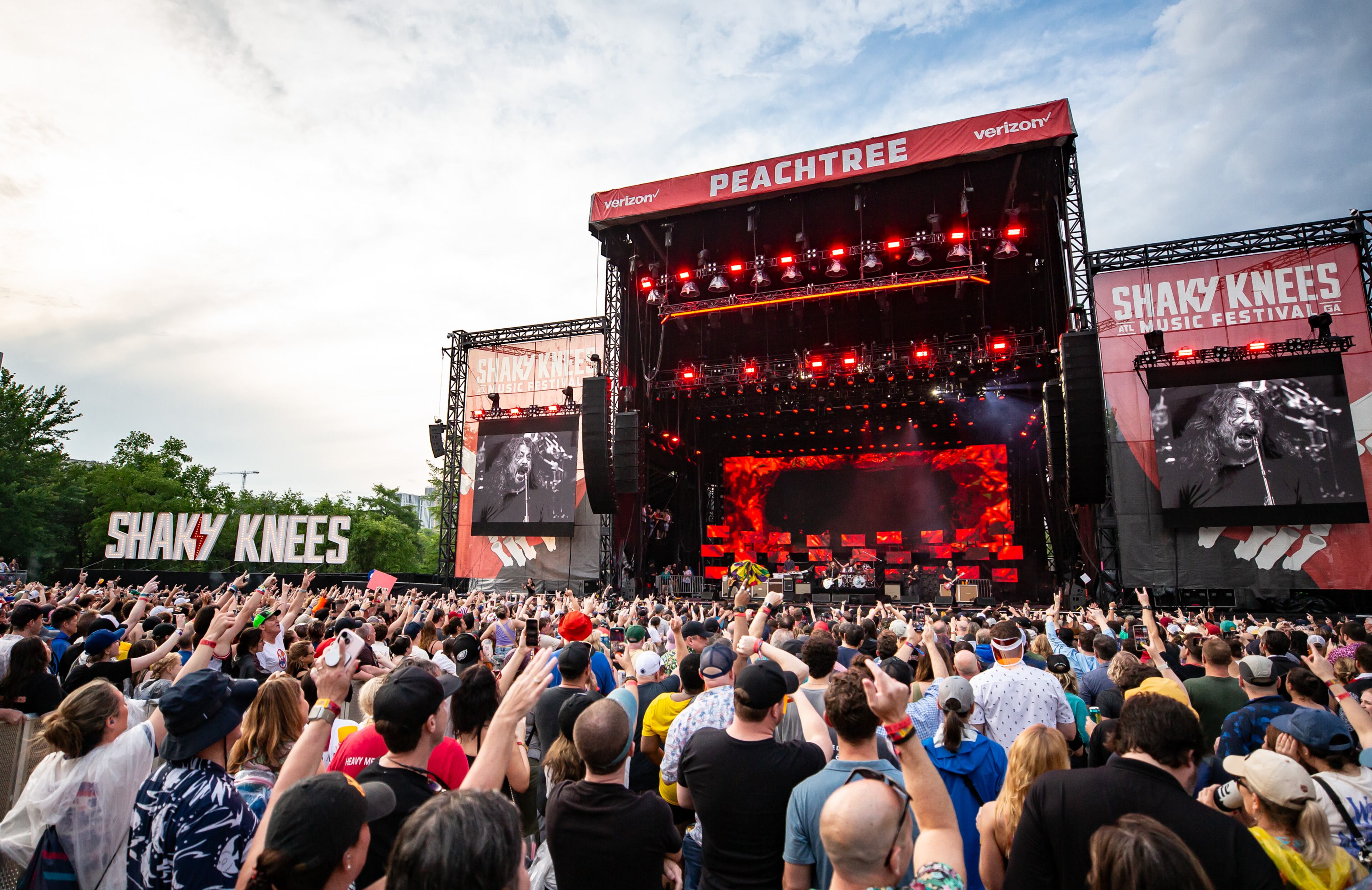 Atlanta, Ga: Foo Fighters closed out Shaky Knees 2024 on Sunday night with extended versions of their biggest hits. Photo taken May 5, 2024 at Central Park, Old 4th Ward. (RYAN FLEISHER FOR THE ATLANTA JOURNAL-CONSTITUTION)