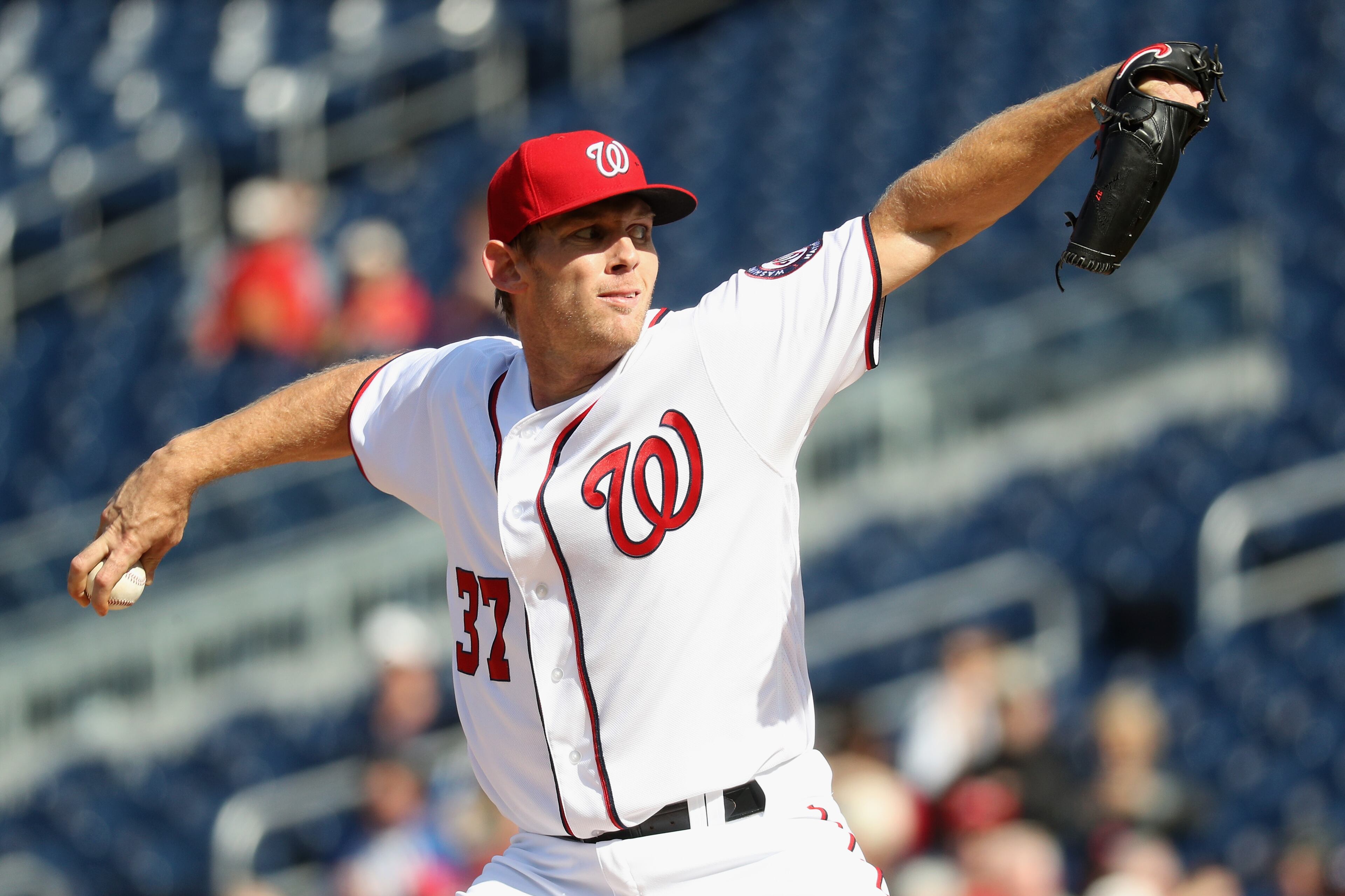 Starting pitcher Stephen Strasburg #37 of the Washington Nationals throws to a Atlanta Braves batter in the first inning at Nationals Park on April 14, 2016 in Washington, DC. (Photo by Rob Carr/Getty Images)