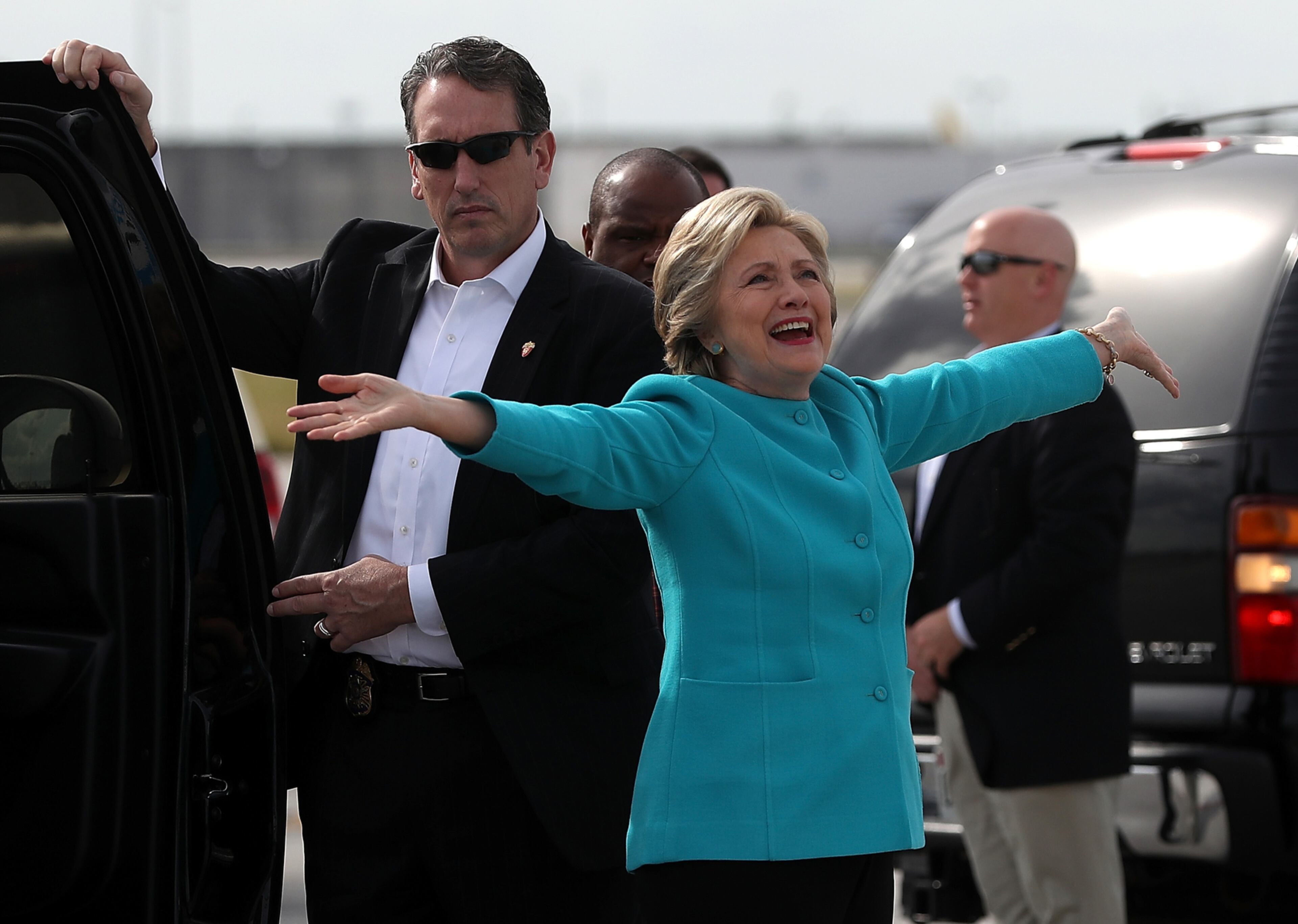 MIAMI, FL - OCTOBER 26: Democratic presidential nominee former Secretary of State Hillary Clinton prepares to board her campaign plane at Miami International Airport on October 26, 2016 in Miami, Florida. With less than two weeks to go until election day, Hillary Clinton is campaigning in Florida. (Photo by Justin Sullivan/Getty Images)