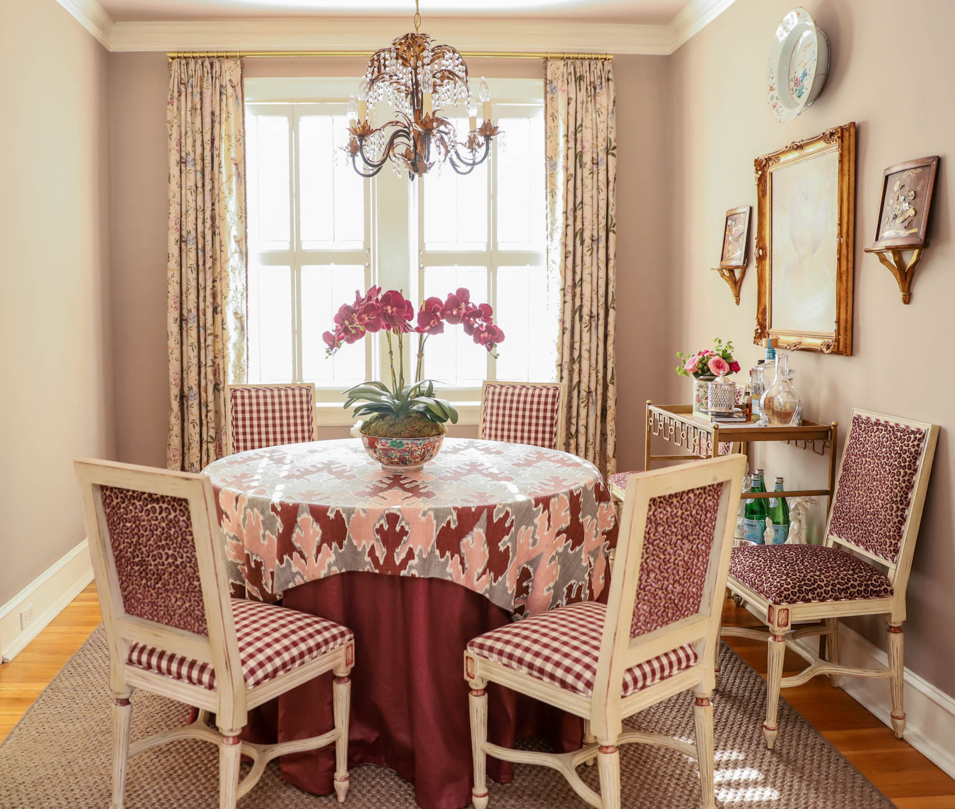 In the dining room, Anna-Louise Wolfe used the pattern on the curtains, Oriental Bird by Lee Jofa, as the starting point for the rest of the space.
