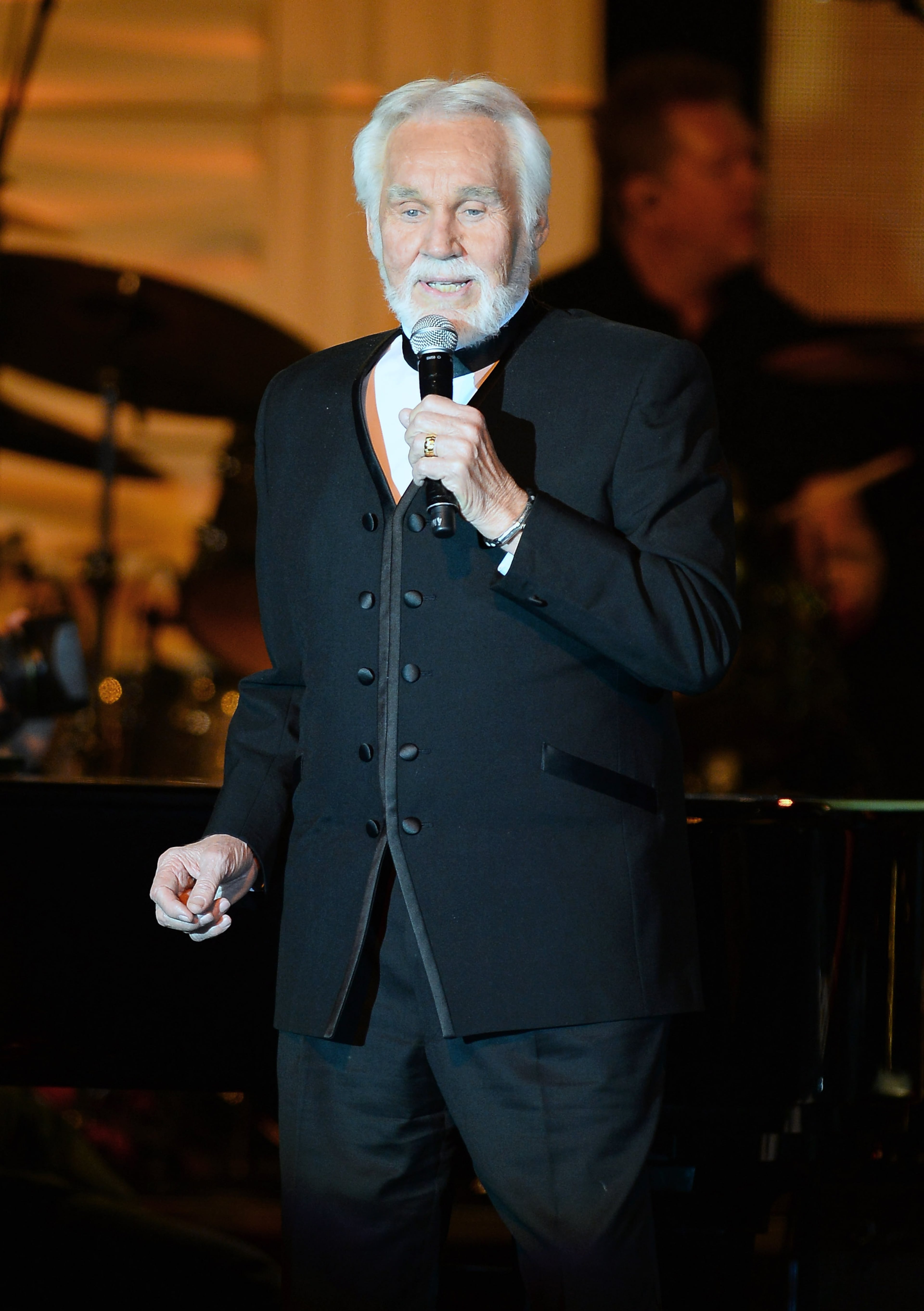 PHOENIX, AZ - APRIL 12: Singer Kenny Rogers performs onstage during Muhammad Ali's Celebrity Fight Night XX held at the JW Marriott Desert Ridge Resort & Spa on April 12, 2014 in Phoenix, Arizona. (Photo by Ethan Miller/Getty Images for Celebrity Fight Night)