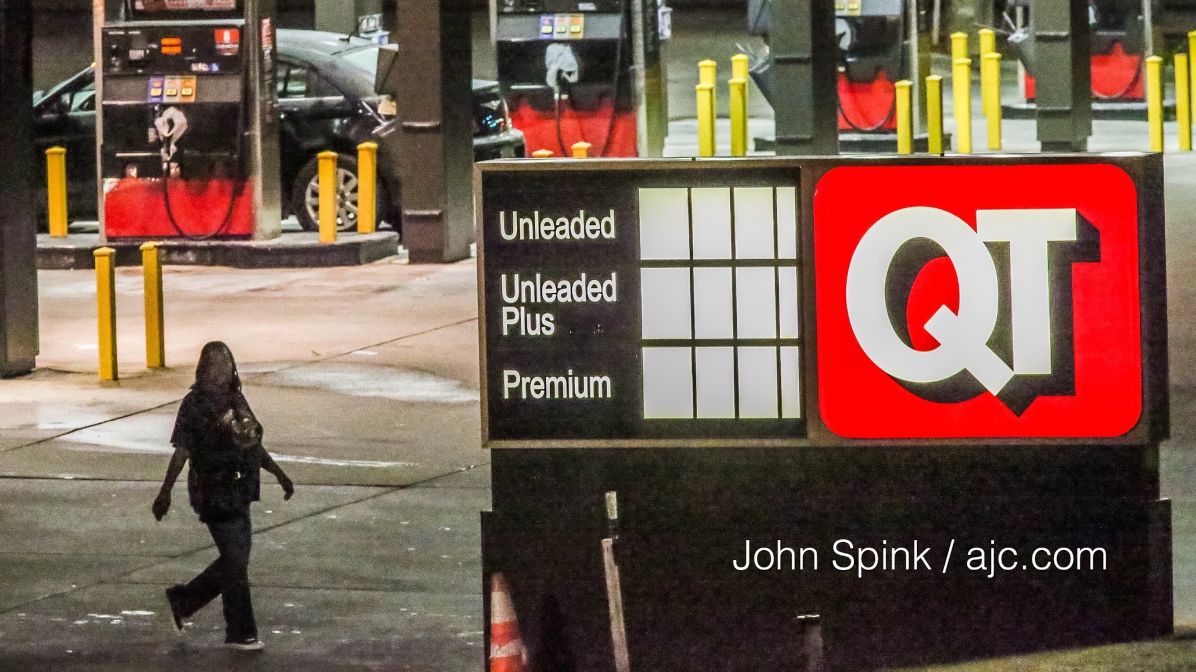 A QuikTrip station in Smyrna with an out of gas sign. AJC/John Spink.