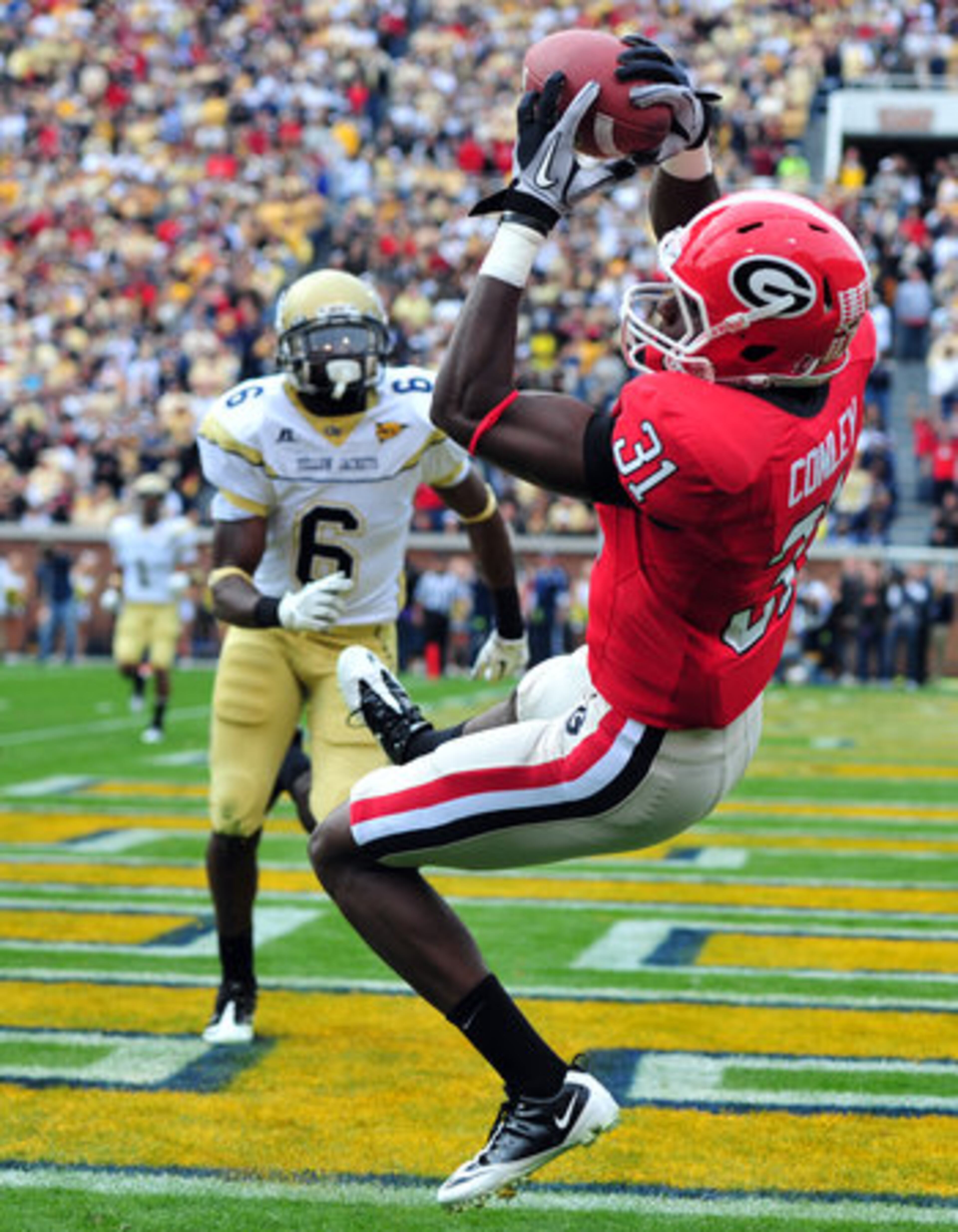 UGA receiver Chris Conley catches a touchdown in front of Georgia Tech's Rod Sweeting during the second quarter to make it 14-3.