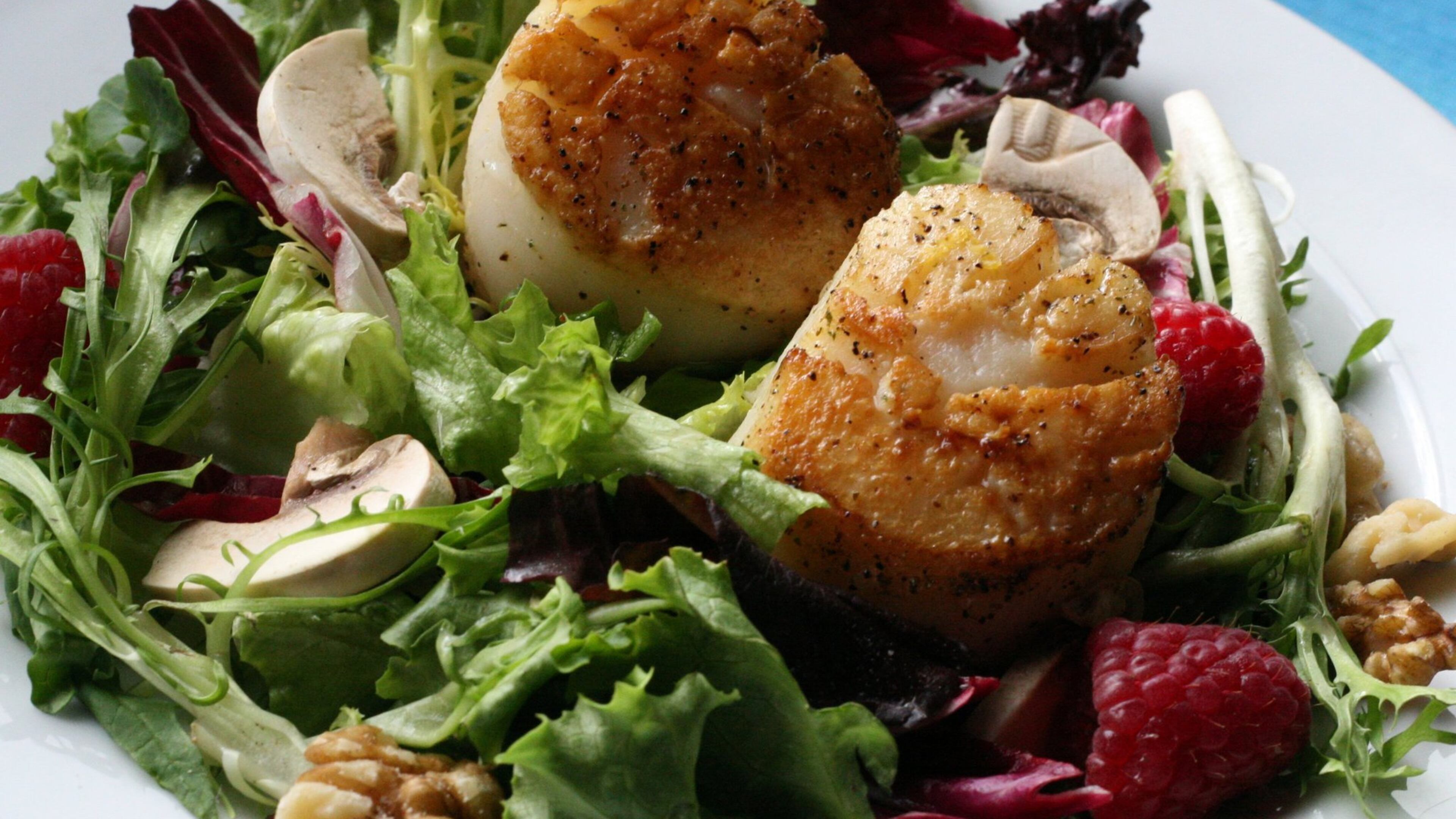 Pan-seared Scallops with Fresh Greens and Raspberries, in a June 2008 file image. (Mary Schroeder/Detroit Free Press/TNS)