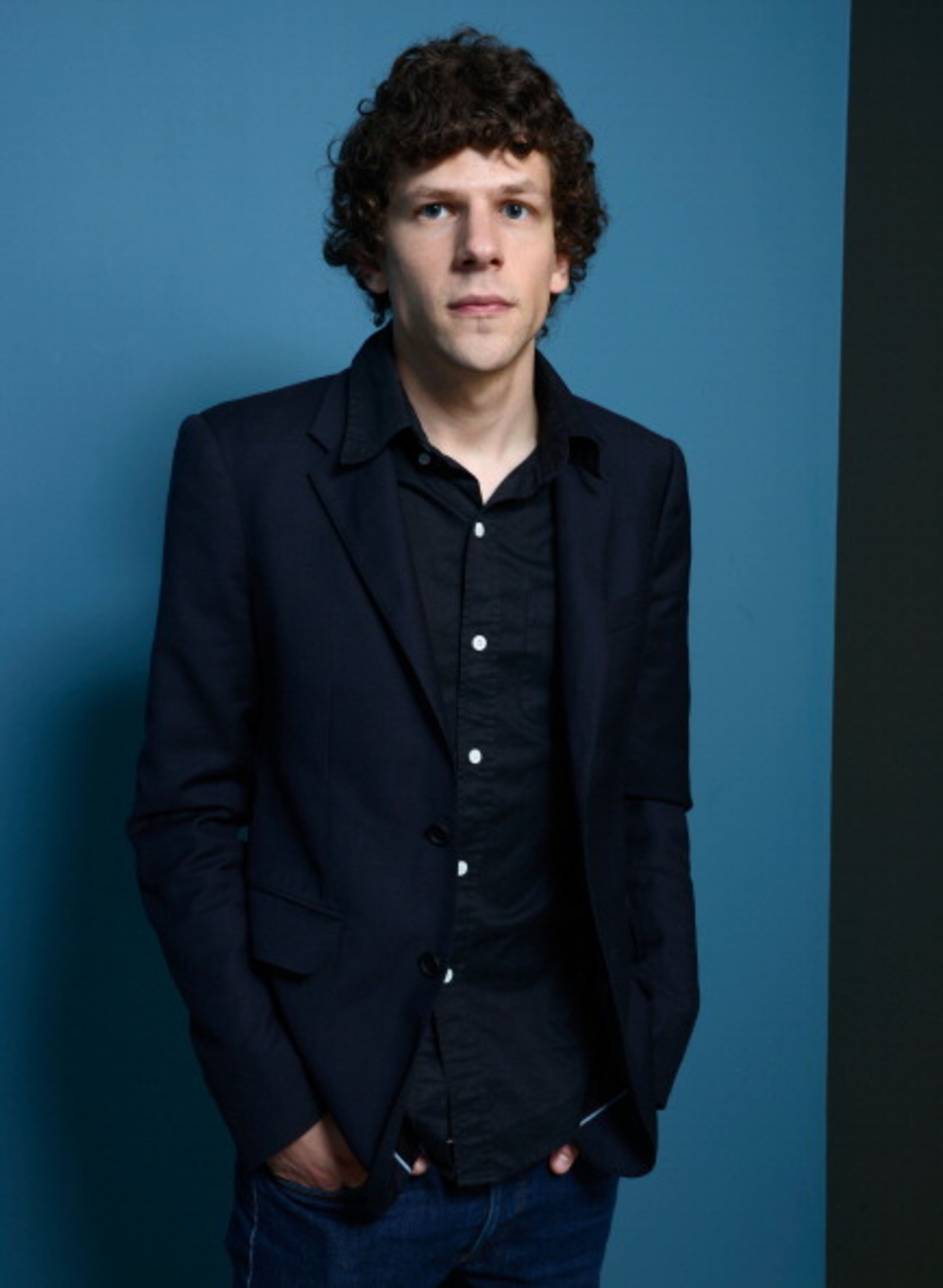 Jesse Eisenberg is 5'7", but is taller than . . .(see next photo)