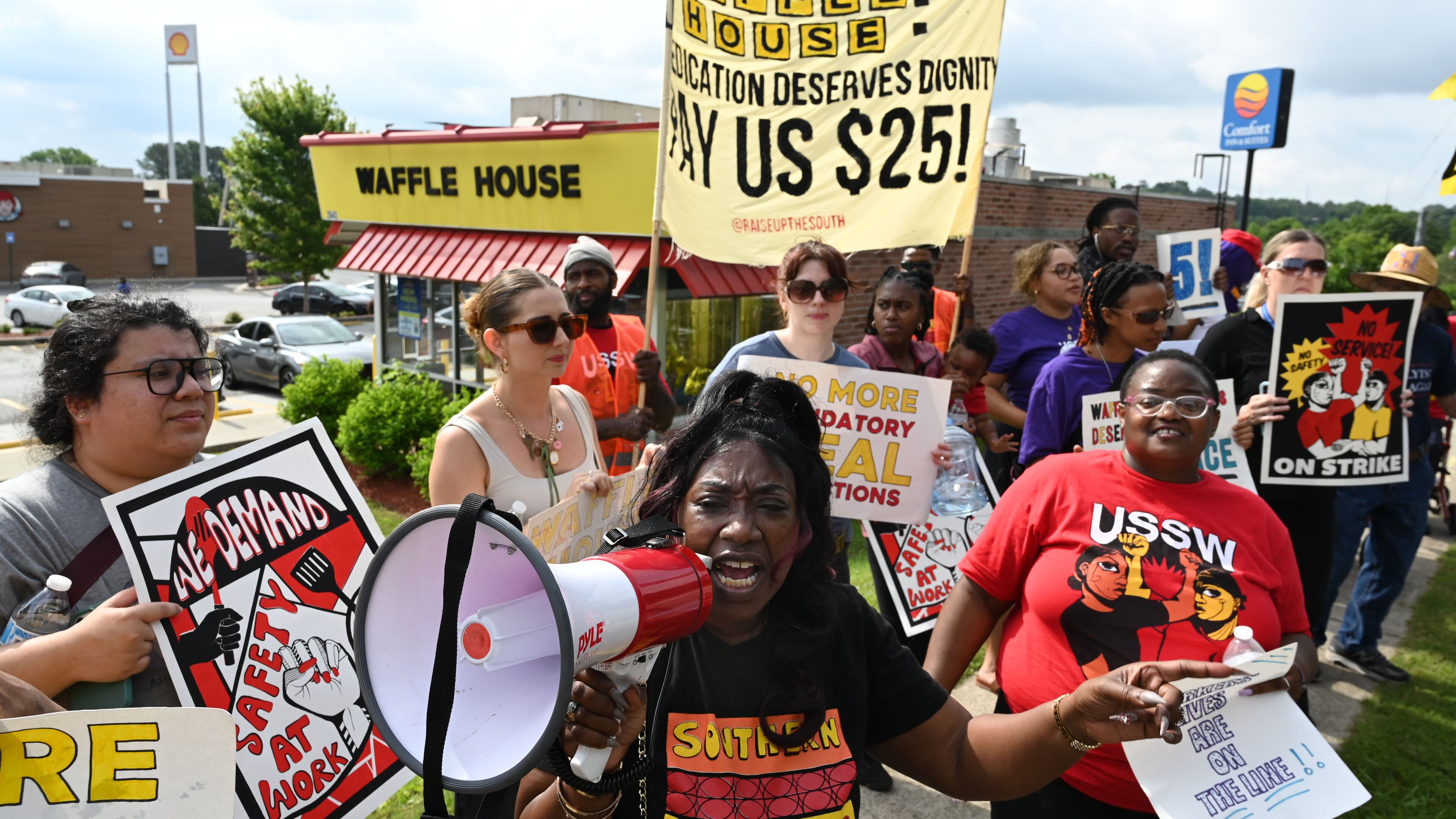 Lakesha Buckley (center), an organizer with USSW, lead a rally outside the Waffle House at 2642 Windy Hill Road SE in Marietta to demand $25-an-hour wages and improved security. (Hyosub Shin/AJC)