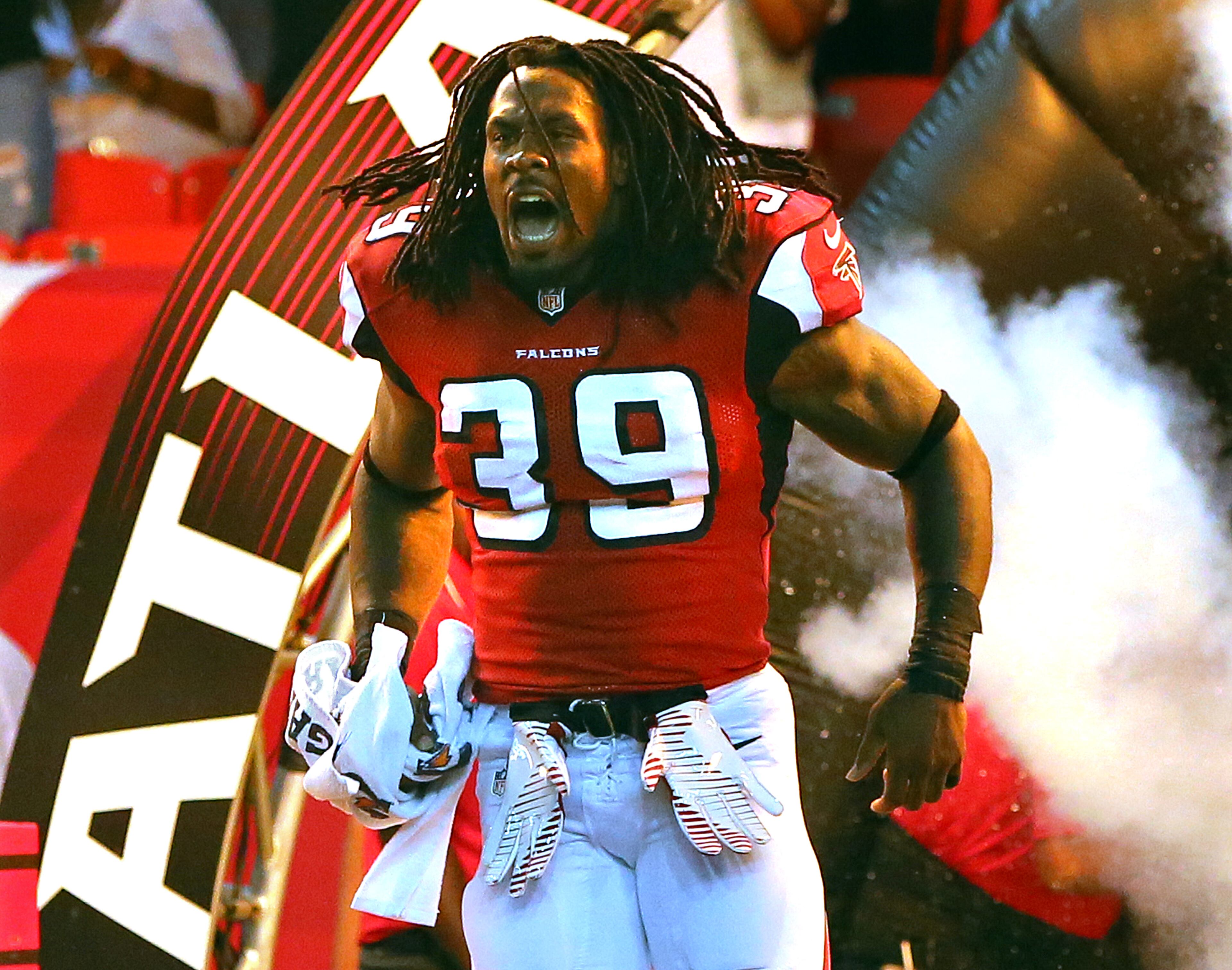 Falcons running back Steven Jackson takes the field to play the Bengals in their NFL exhibition game on Thursday.