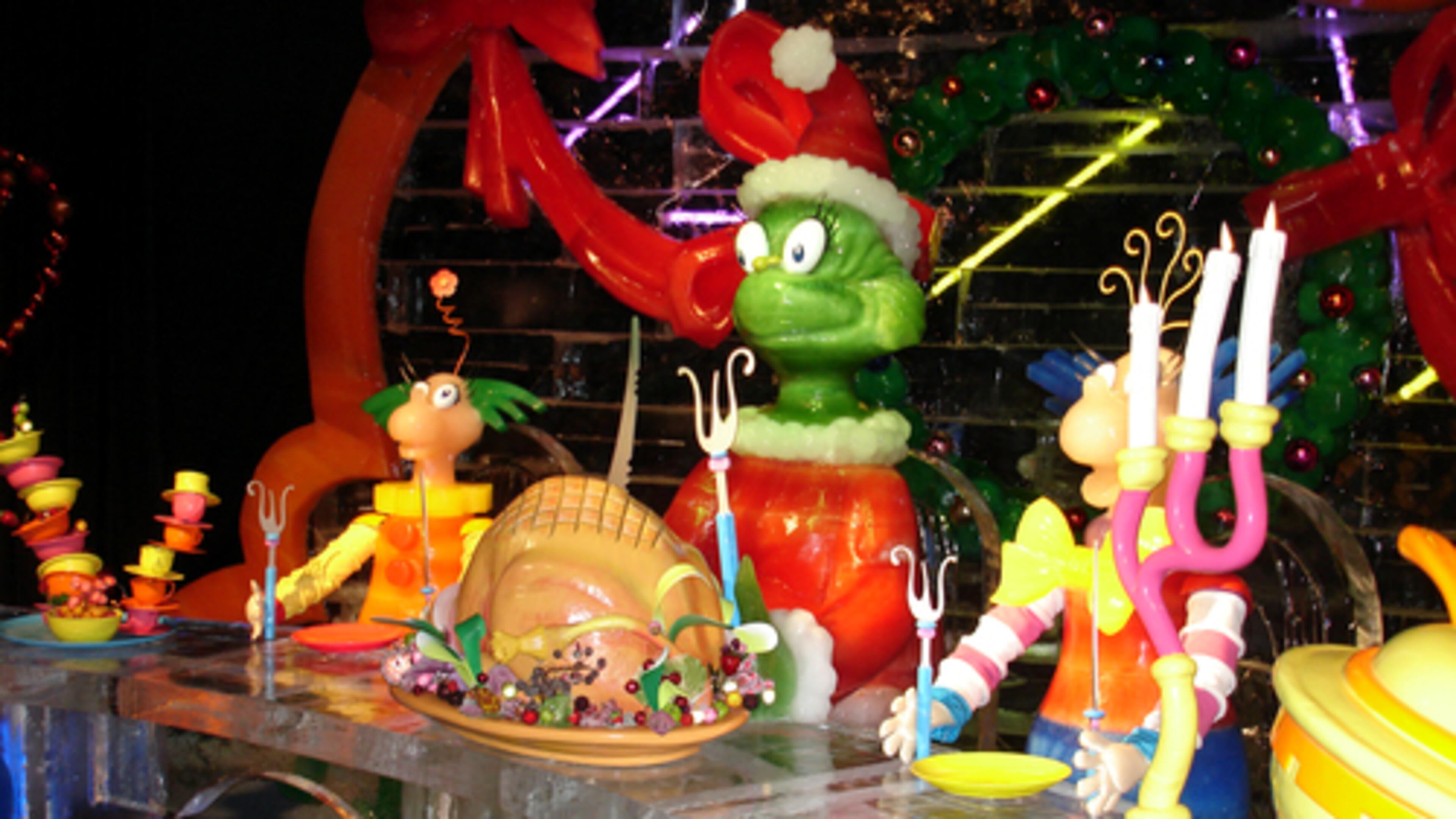 "A Country Christmas" in Nashville this year offers scenes from "How the Grinch Stole Christmas." After a change of heart, the Grinch returns the toys and the food for the feast: "And he...HE HIMSELF...! The Grinch carved the roast beast!"