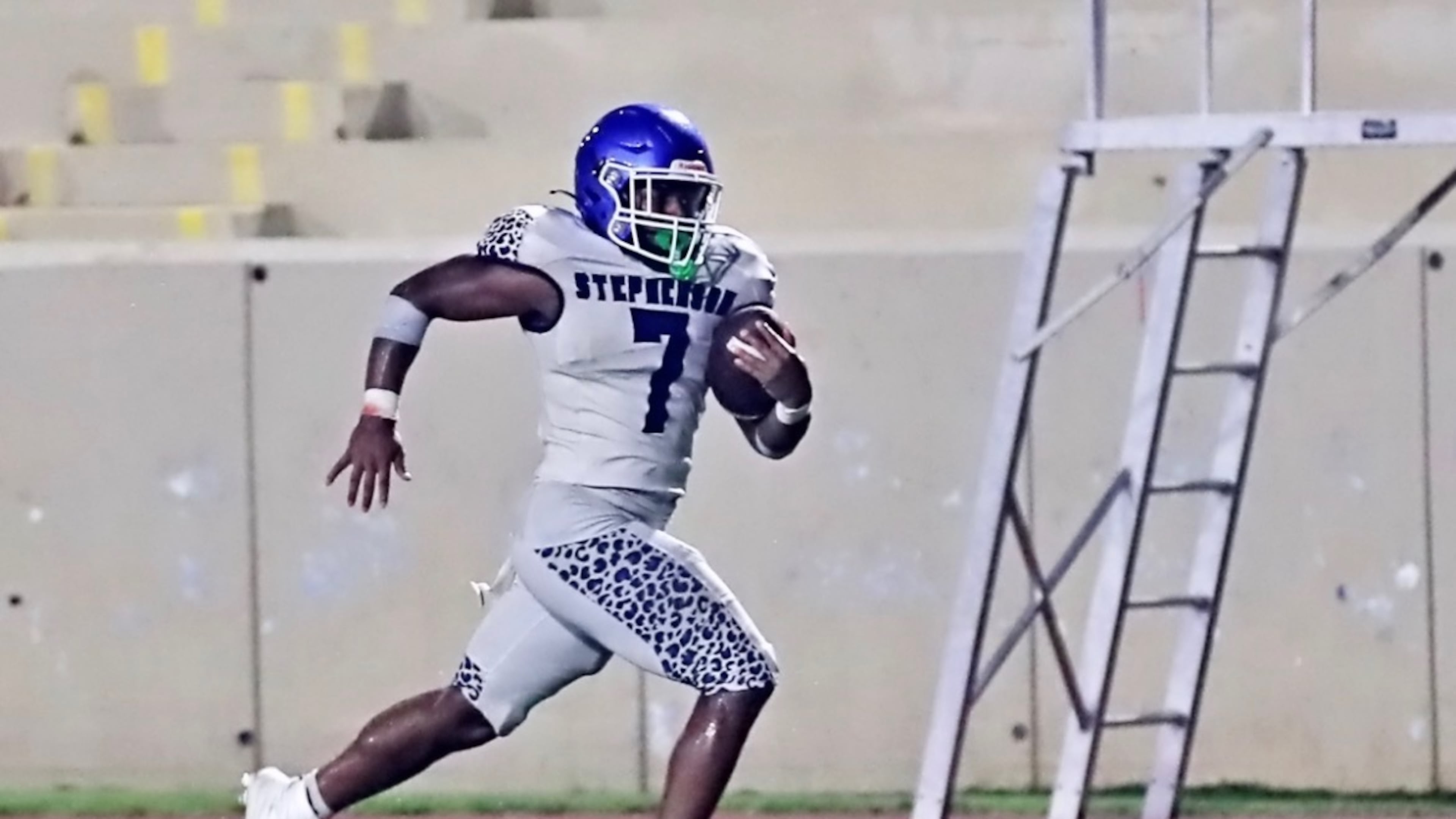 Stephenson High School running back Jayden Johnson rushes against Arabia Mountain in 2025. (Courtesy of DeKalb County School District Athletics)