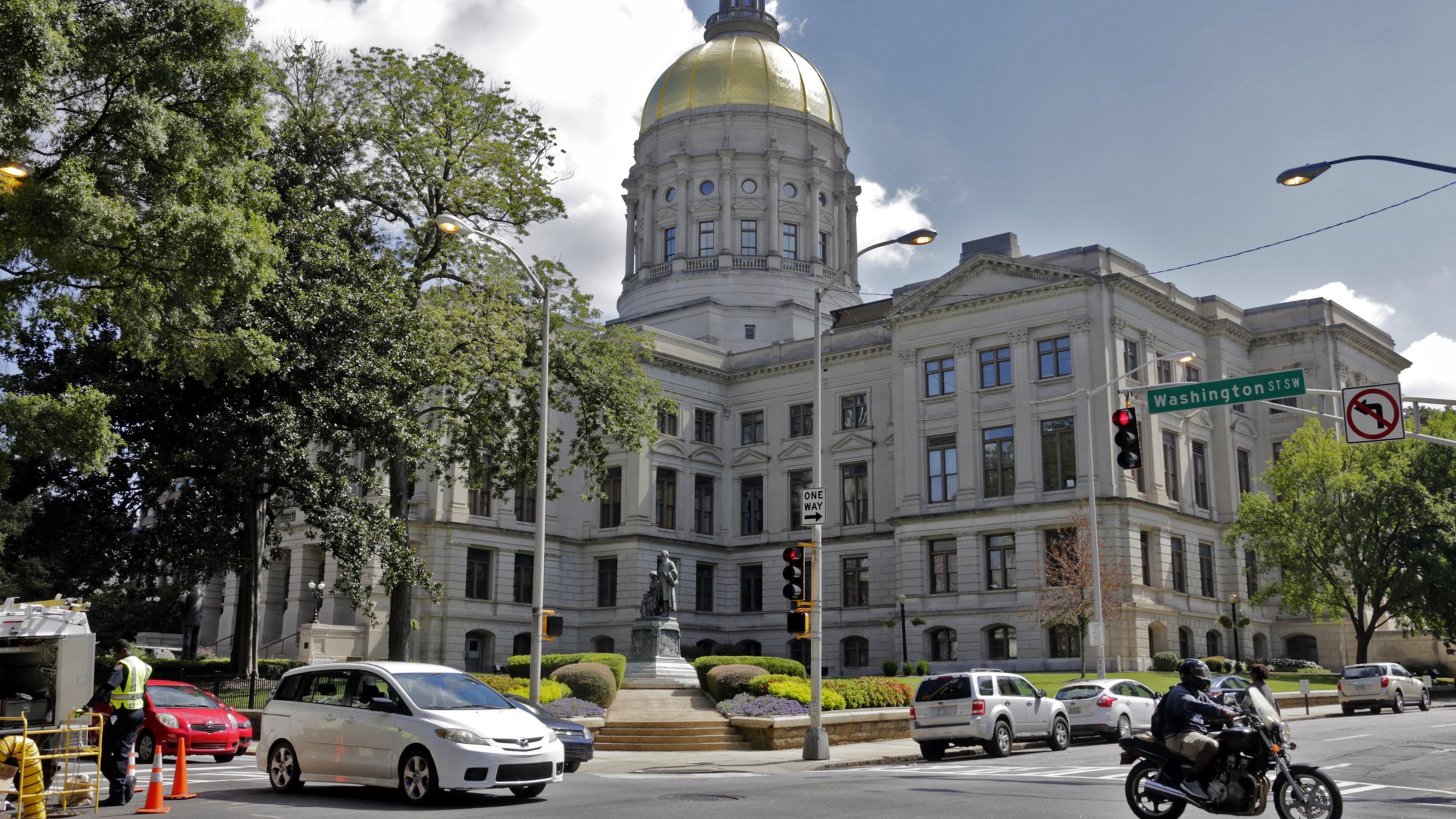 Georgia’s state Capitol. BOB ANDRES /BANDRES@AJC.COM