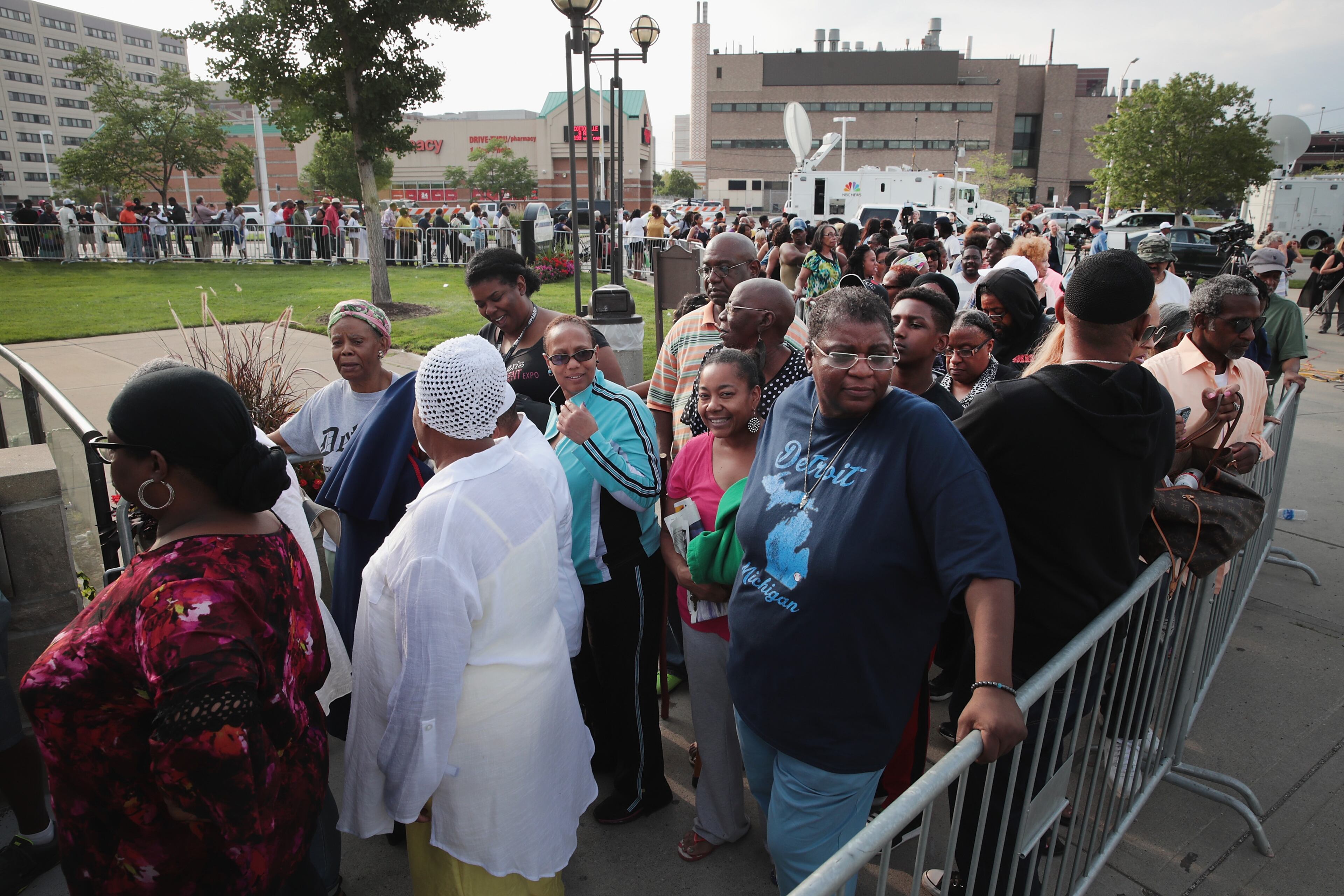 DETROIT, MI - AUGUST 28: Fans of Aretha Franklin attend a viewing for the soul music legend at the Charles H. Wright Museum of African-American History on August 28, 2018 in Detroit, Michigan. Franklin will lie in repose at the museum today and tomorrow for the public to pay their respects. Franklin's funeral will be held Friday at Greater Grace Temple. (Photo by Scott Olson/Getty Images)