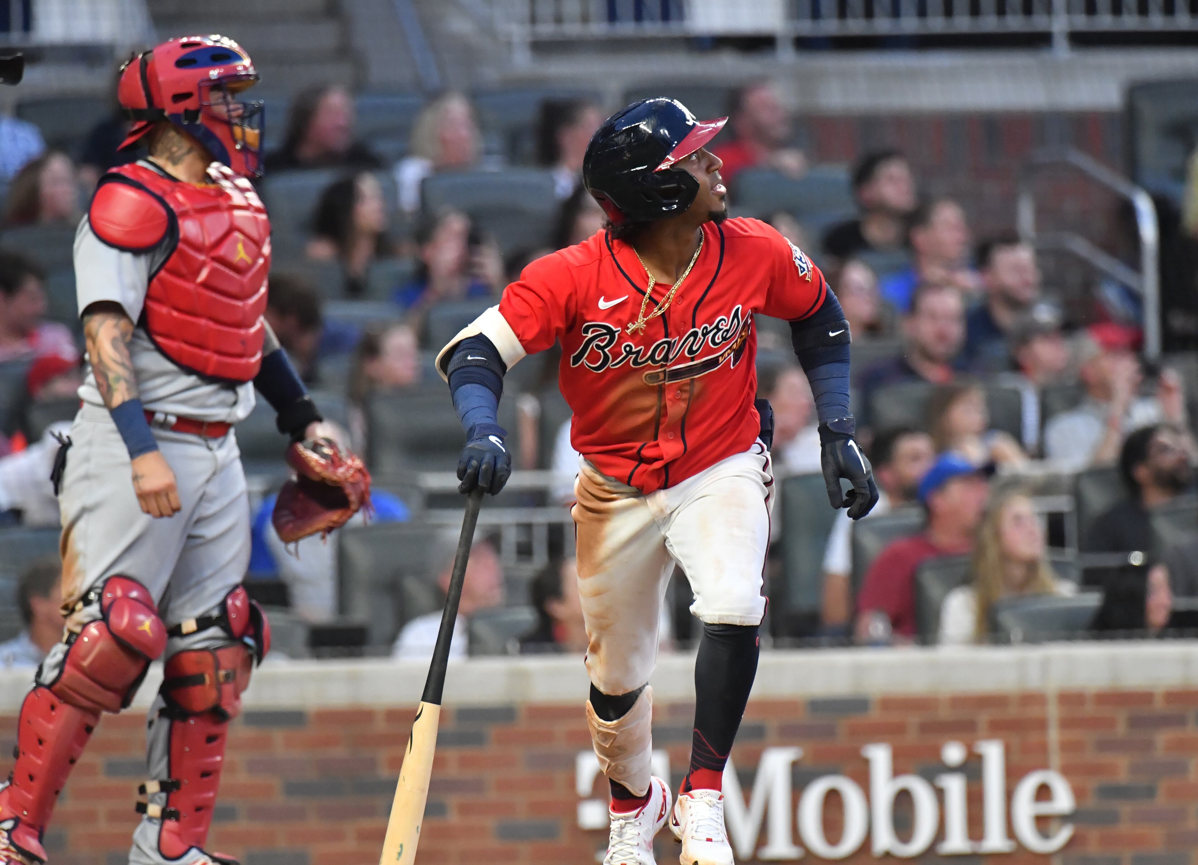 Atlanta Braves second baseman Ozzie Albies (1) hits an RBI double in the 4th inning. (Hyosub Shin / Hyosub.Shin@ajc.com)