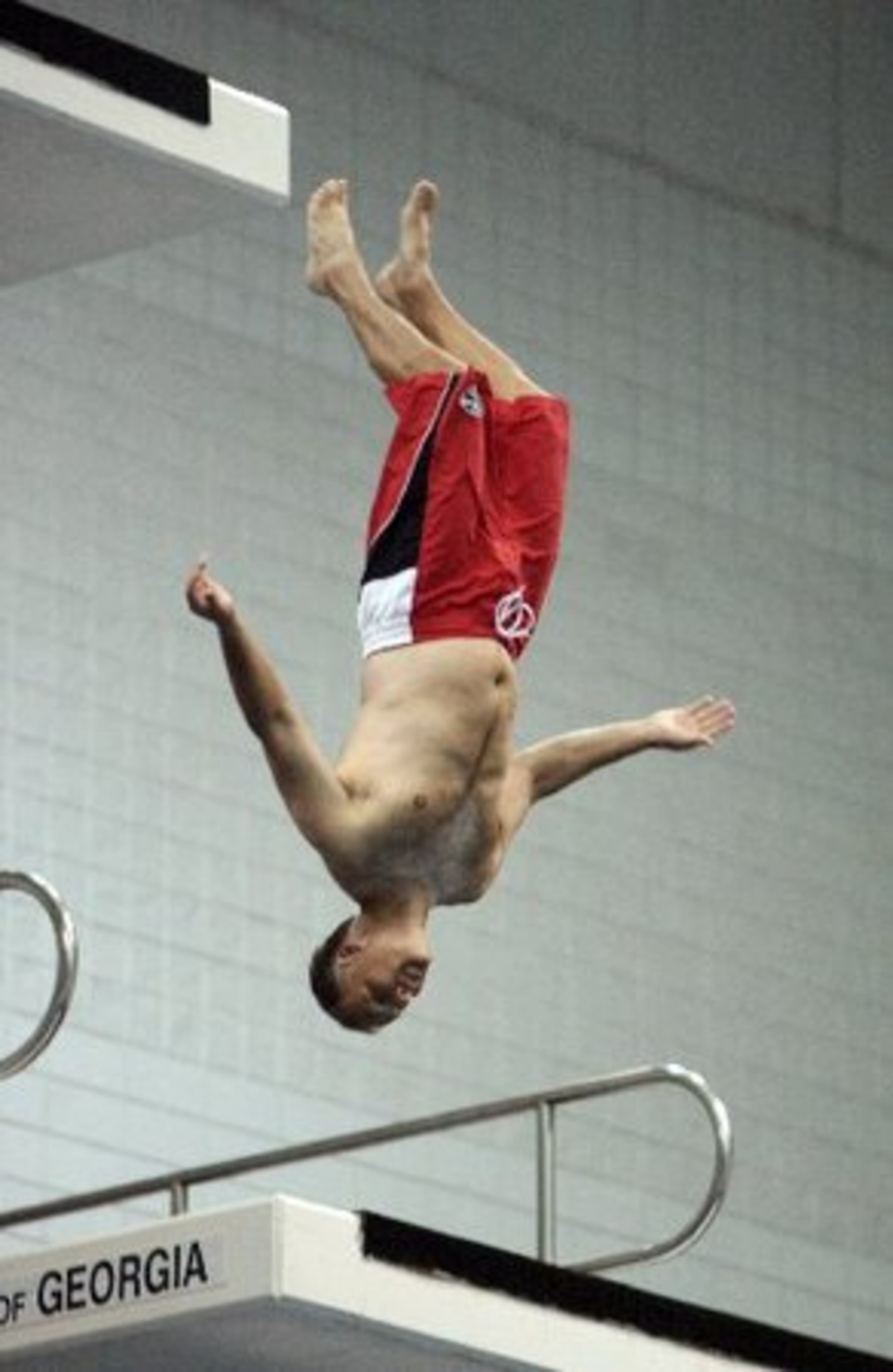 This is the second-straight year Richt has displayed his diving skills to players at UGA's indoor swimmming facility.