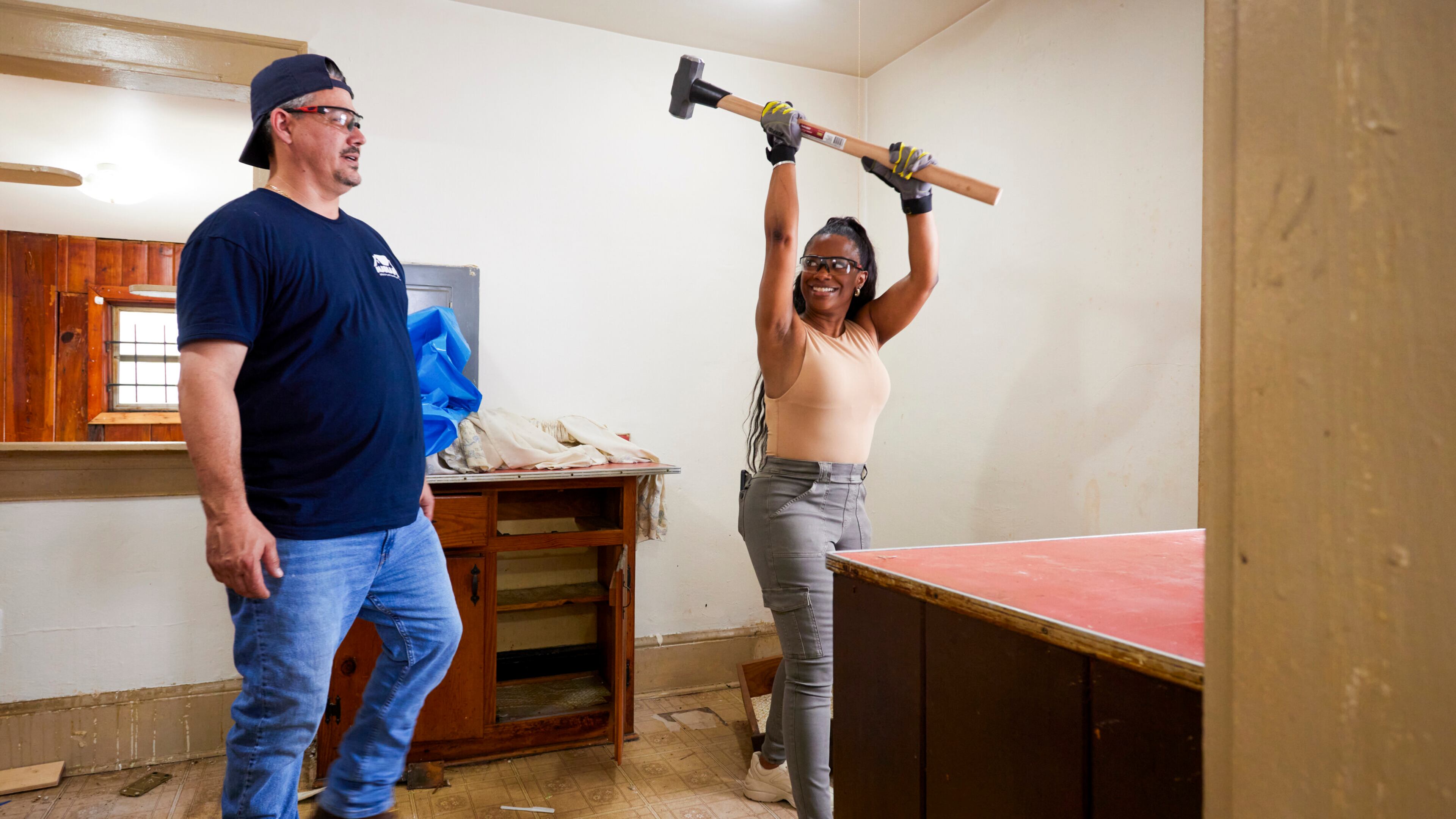 Kandi Burruss surprises her Aunt Bertha with a renovation of her home. Pictured (L-R): Rob "Boston Rob" Mariano and Kandi Burruss. Photo: Matt Odom/CBS ©2022 CBS Broadcasting, Inc. All Rights Reserved.