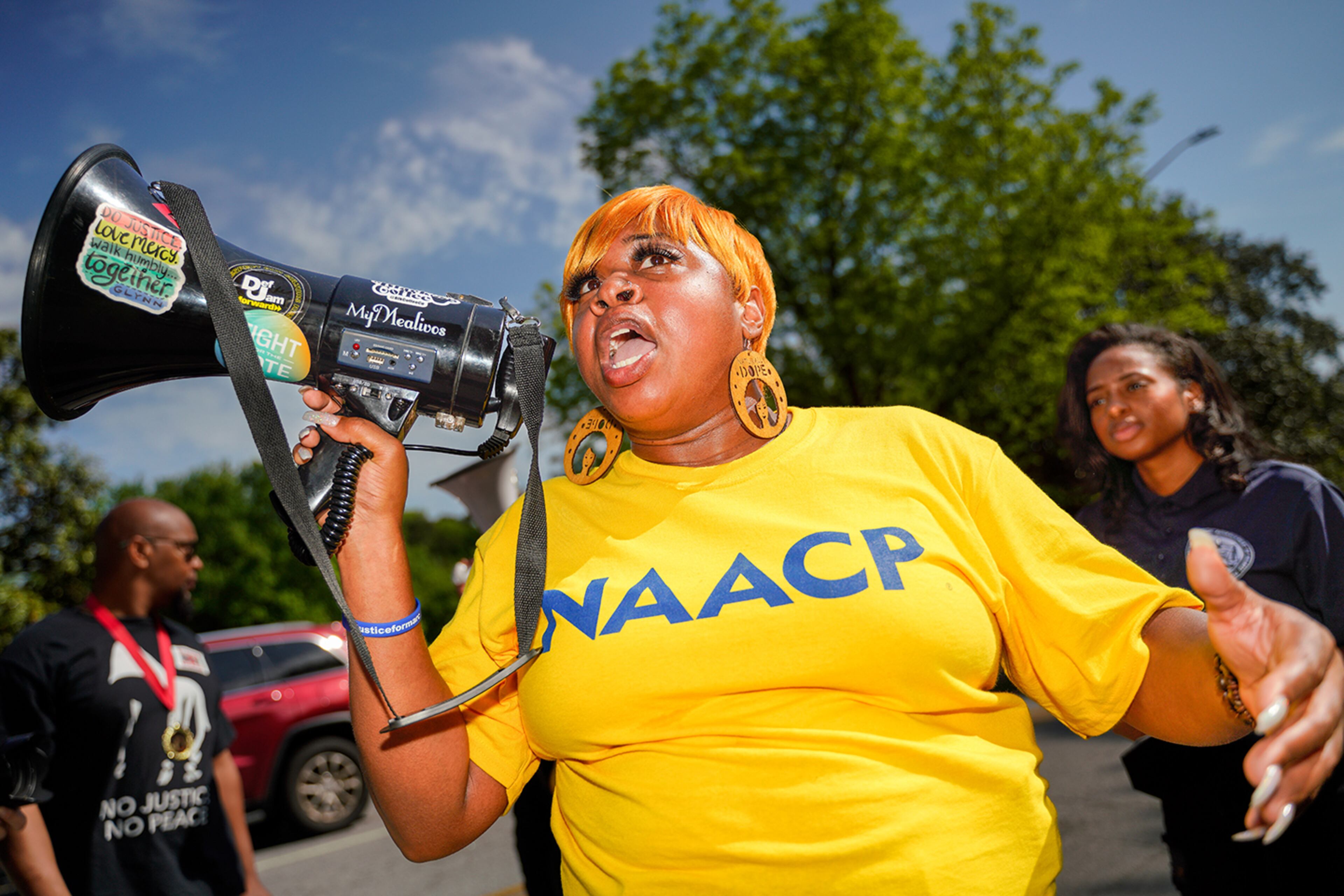 Porchse Miller with the NAACP leads protesters in chants in Stone mountain village. (Photo: Ben Hendren for The Atlanta Journal Constitution)