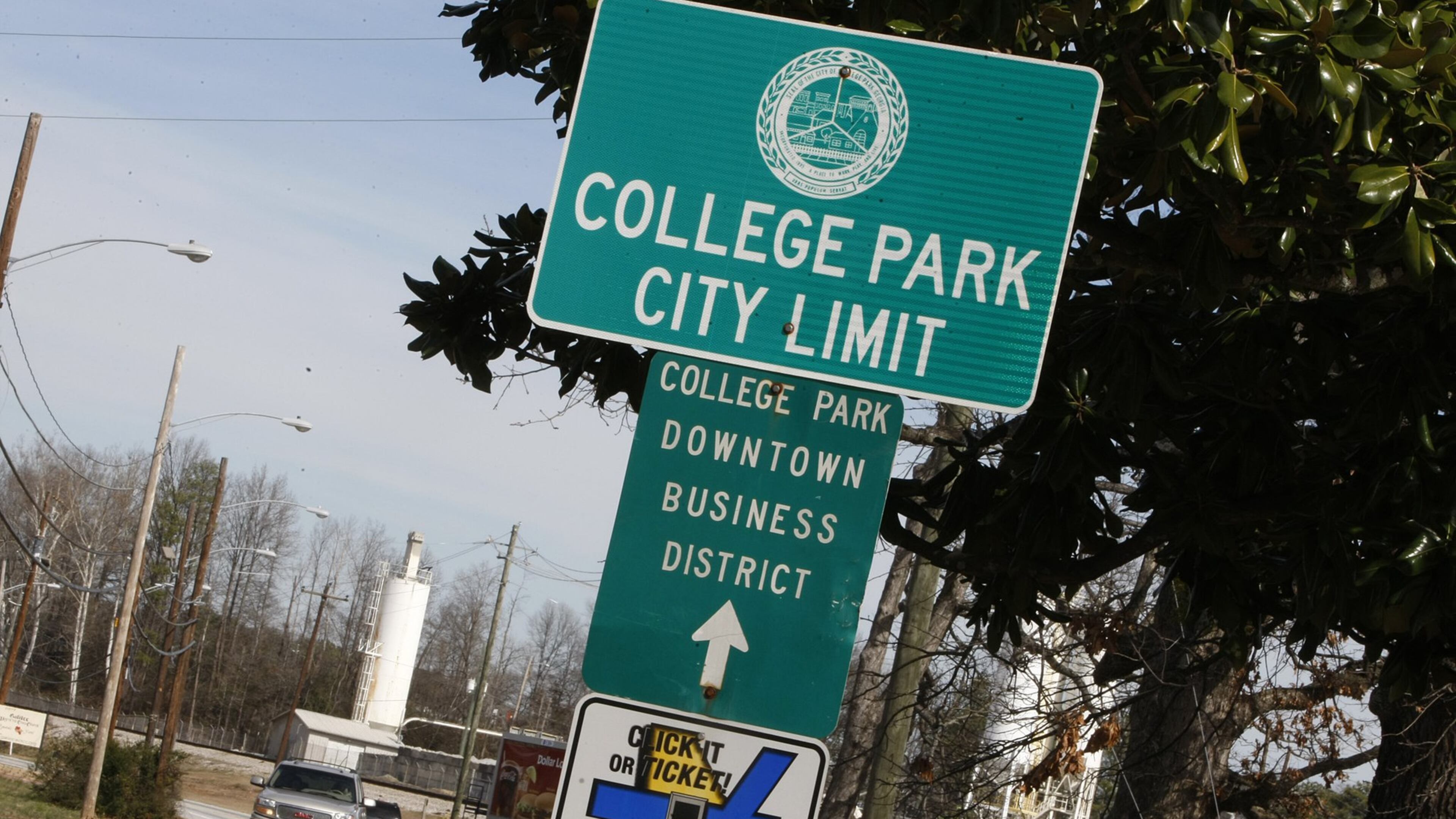 A sign on Highway 29 heading north into College Park marks the city limit. Six people are running for mayor in the city. CURTIS COMPTON / CCOMPTON@AJC.COM AJC FILE PHOTO