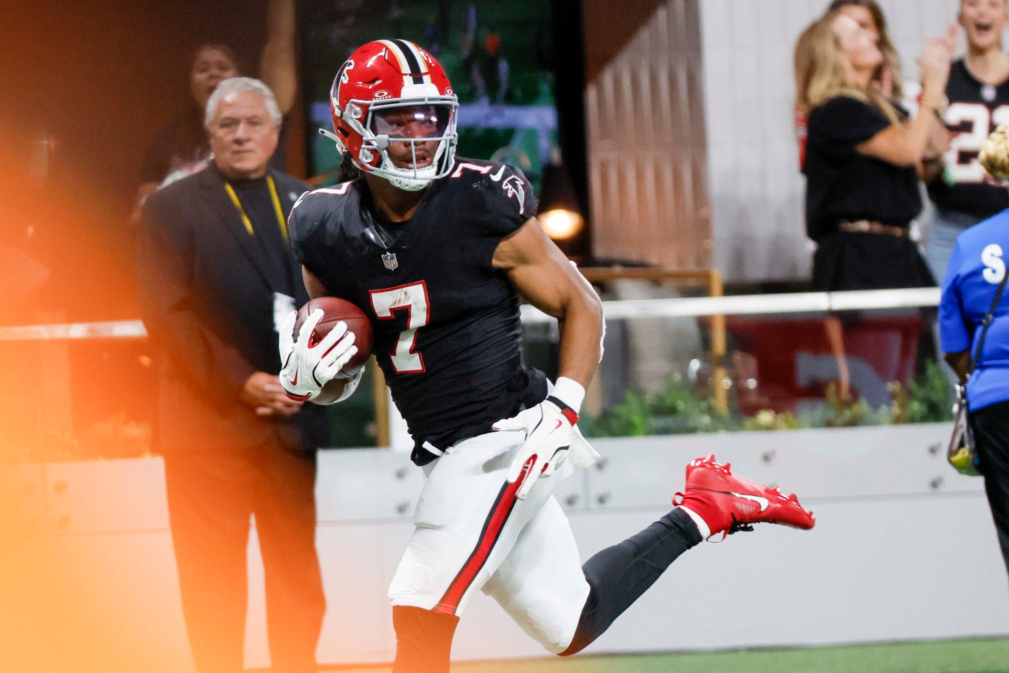 Atlanta Falcons running back Bijan Robinson reaches the end zone for his touchdown in the first half of an NFL game against the Buffalo Bills at Mercedes-Benz Stadium in Atlanta on Monday, October 13, 2025. (Miguel Martinez/AJC)