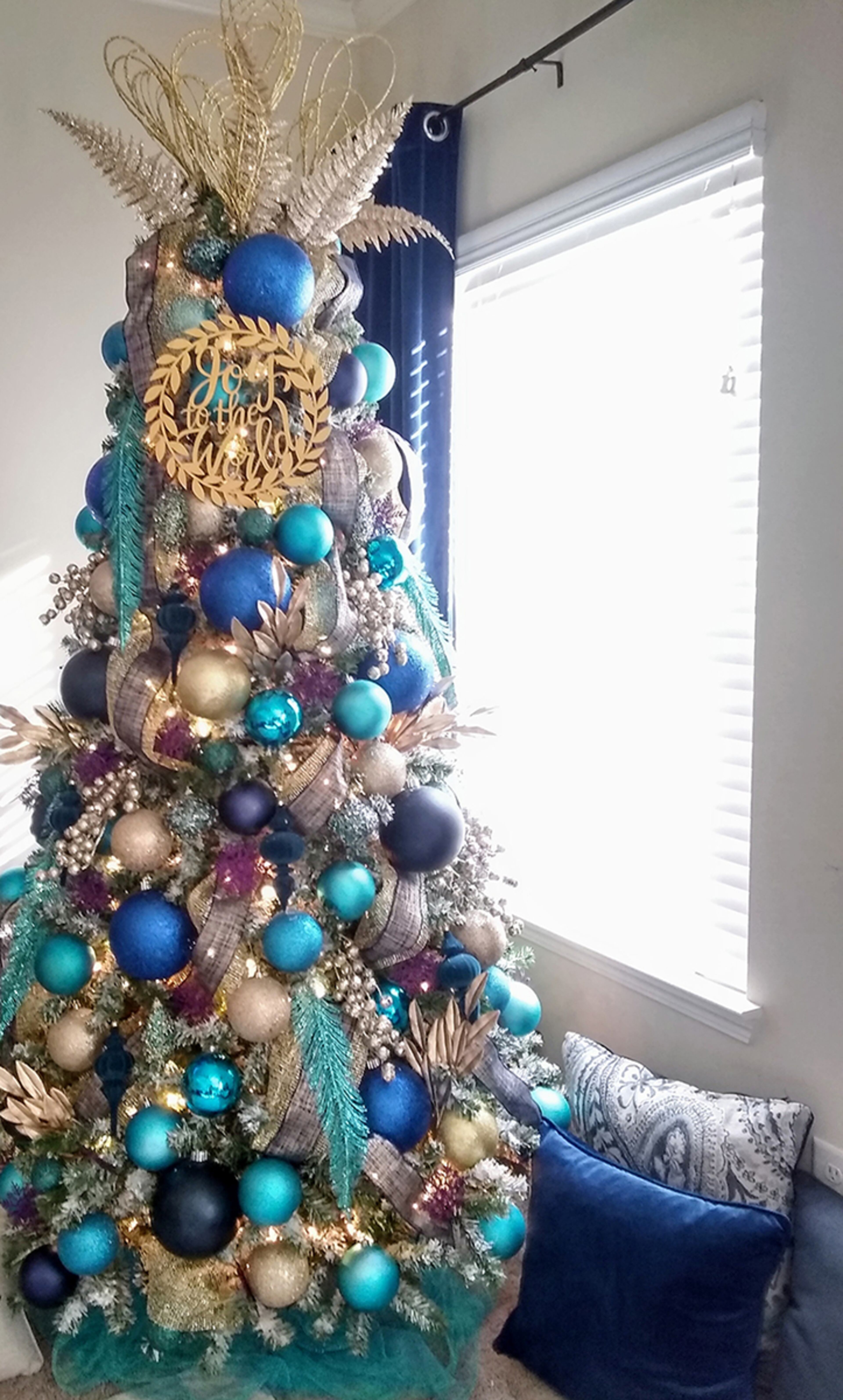 We're not sure if April McGhee's stunning tree brings joy to the world, but we hope it brings joy to you.