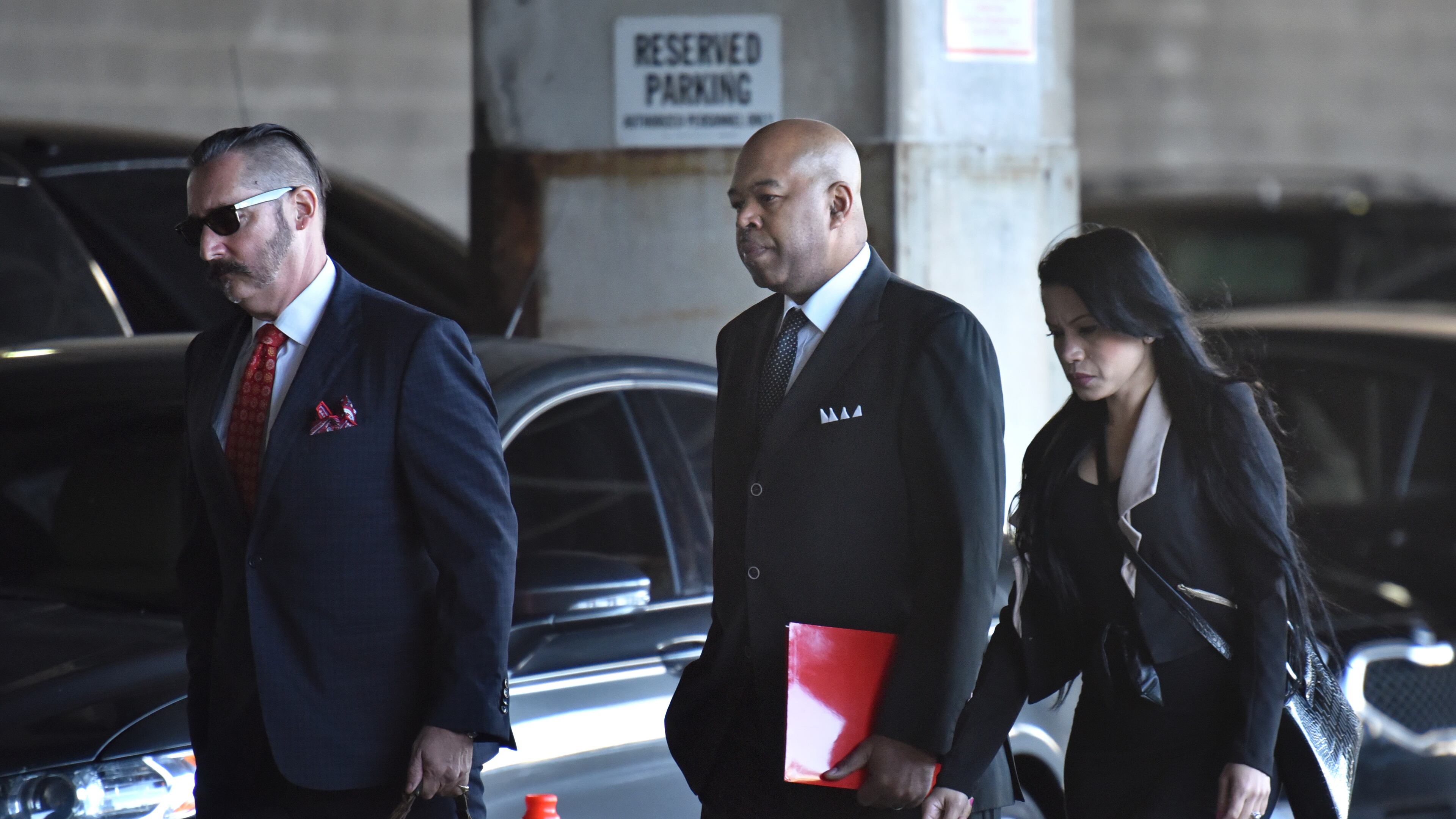 January 7, 2020 Atlanta -A former top Atlanta contracting official Larry Scott (center) walks into the Richard B. Russell Federal Courthouse for his sentencing on Tuesday, January 7, 2020. A former top Atlanta contracting official who admitted to being paid on the sly more than $220,000 over five years to help companies win government contracts -including with the city — is scheduled to be sentenced Tuesday morning in federal court. Larry Scott, who managed contract compliance for the city, pleaded guilty in September to wire fraud and filing false tax returns. He’s the third high-ranking city official to plead guilty in the wide-ranging federal corruption probe of City Hall, which dates to at least mid-2015. (Hyosub Shin / Hyosub.Shin@ajc.com)