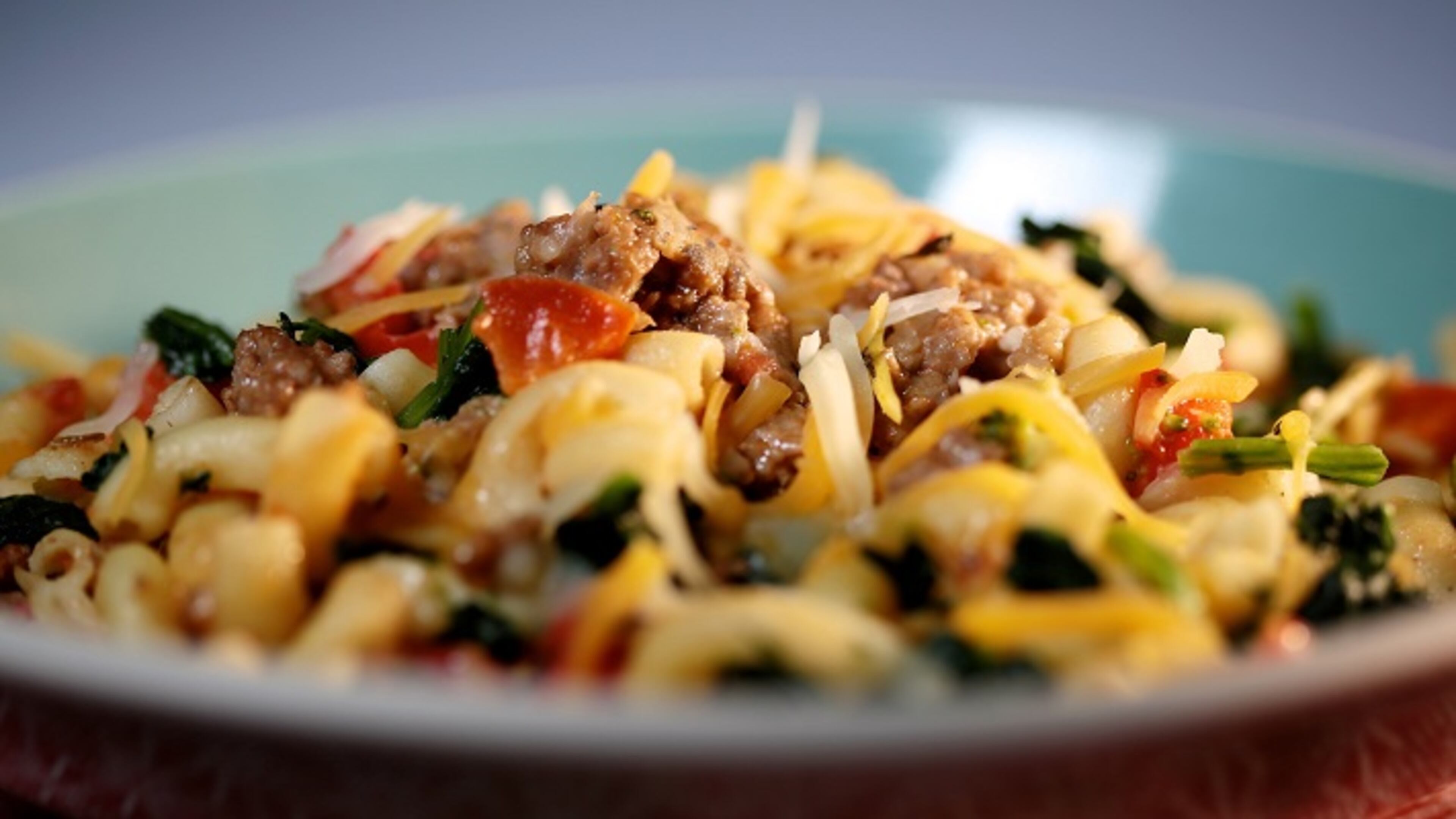 Cheesy Hamburger Skillet made with lean ground beef, macaroni, tomatoes and red bell peppers. (Salwan Georges/Detroit Free Press/TNS)