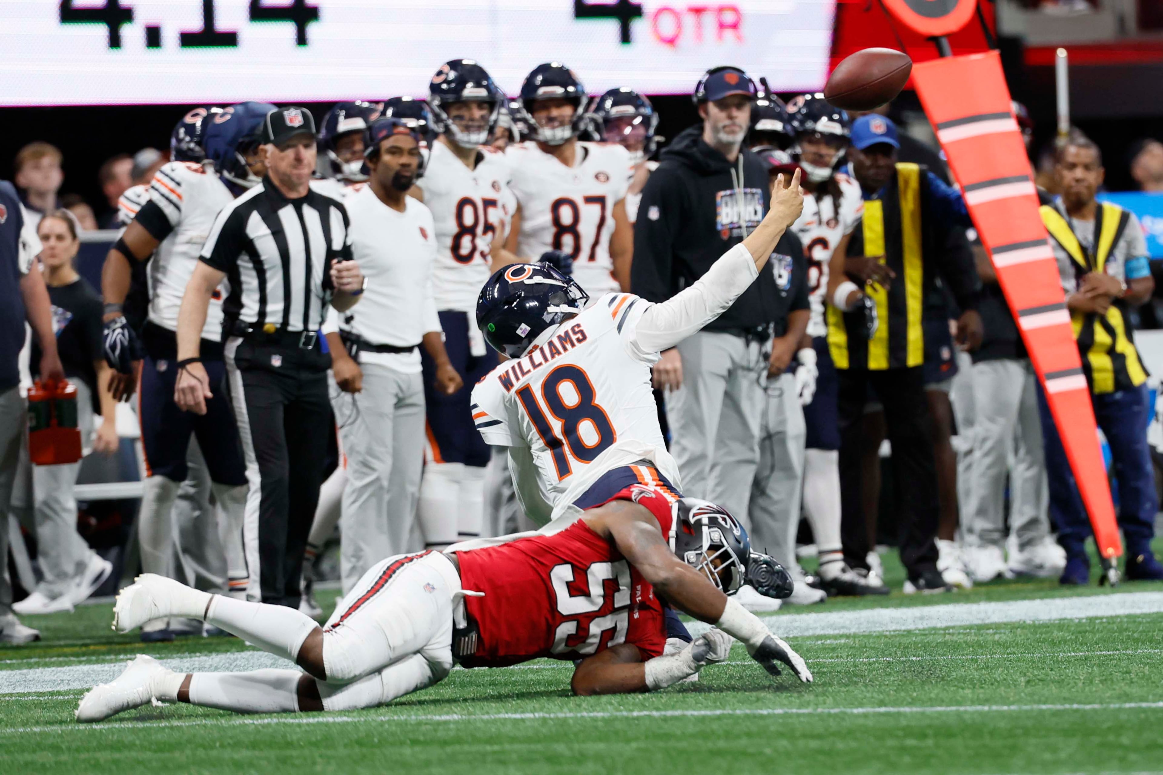 Atlanta Falcons defensive end Za’Darius Smith sacks Chicago Bears quarterback Caleb Williams in the second half of an NFL game against the Bears at Mercedes-Benz Stadium in Atlanta on Sunday, Oct. 18, 2026. (Miguel Martinez/AJC)