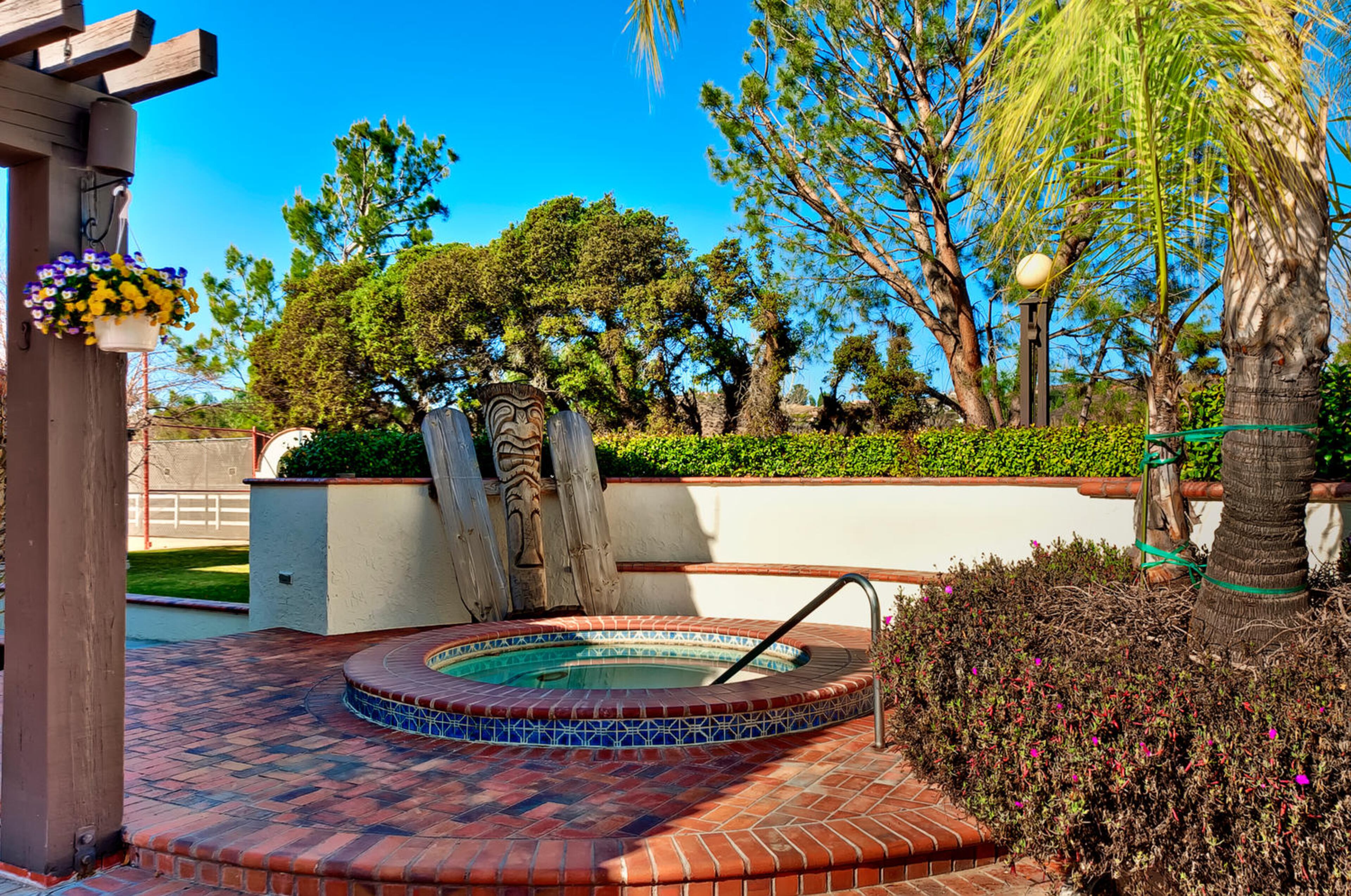 The Temecula, Calif., estate of "Odd Couple" star Jack Klugman, who passed away in 2012, recently sold for $6 million. The 8,920-square-foot Spanish-style home has five bedrooms, eight full baths, vaulted ceilings and a large curved staircase. The property also includes four guest homes, a five-hole golf course, a pool and cabana, a koi pond, a vet clinic, barns, two horse-riding arenas and multiple stalls. For more information, visit http://www.toptenrealestatedeals.com/homes/weekly-ten-best-home-deals/2013/7-16-2013/.